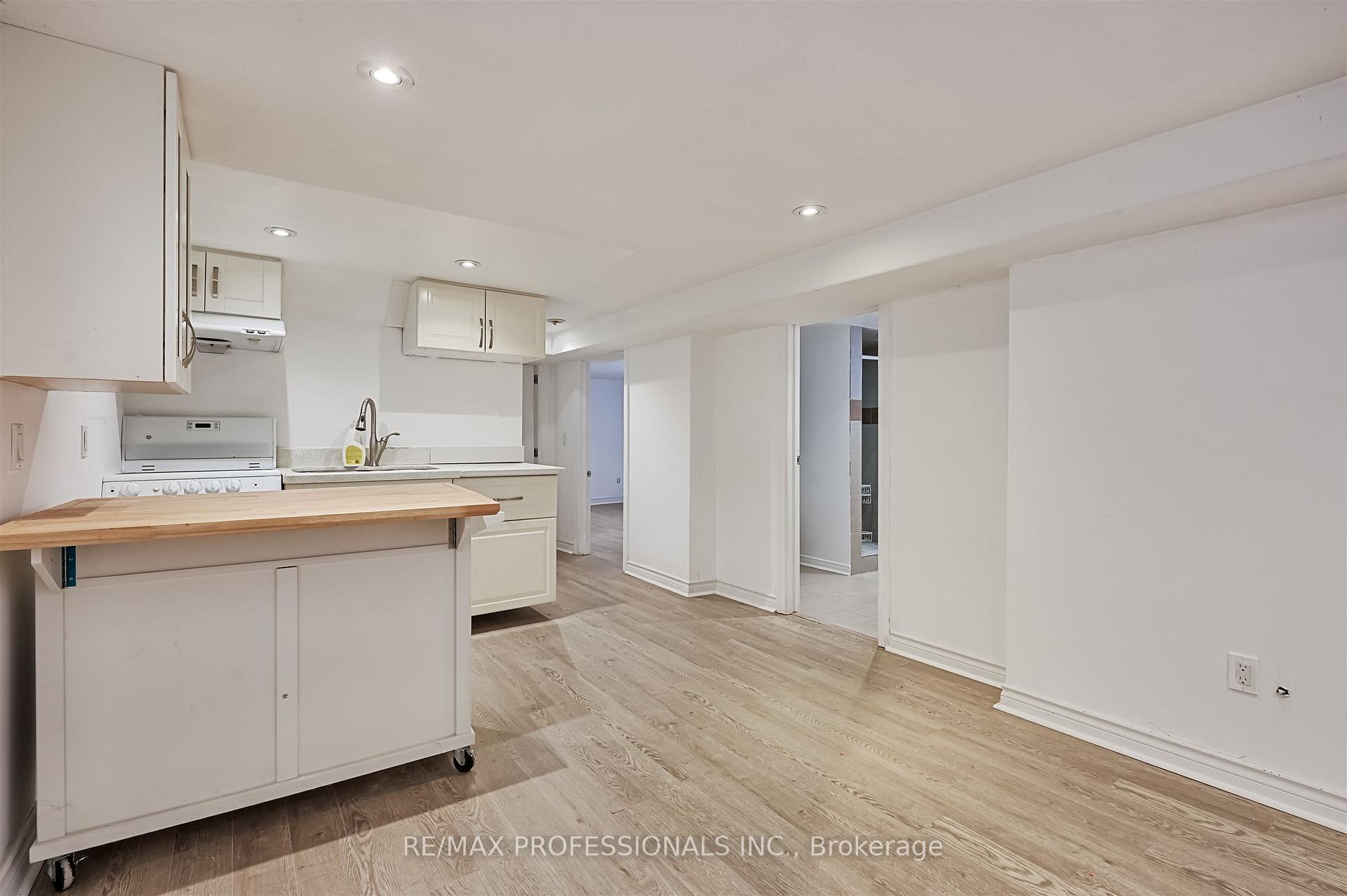 Photo 5 of Unit Bsmt, 1026 Haig Boulevard, Mississauga, Lakeview — HOMEH