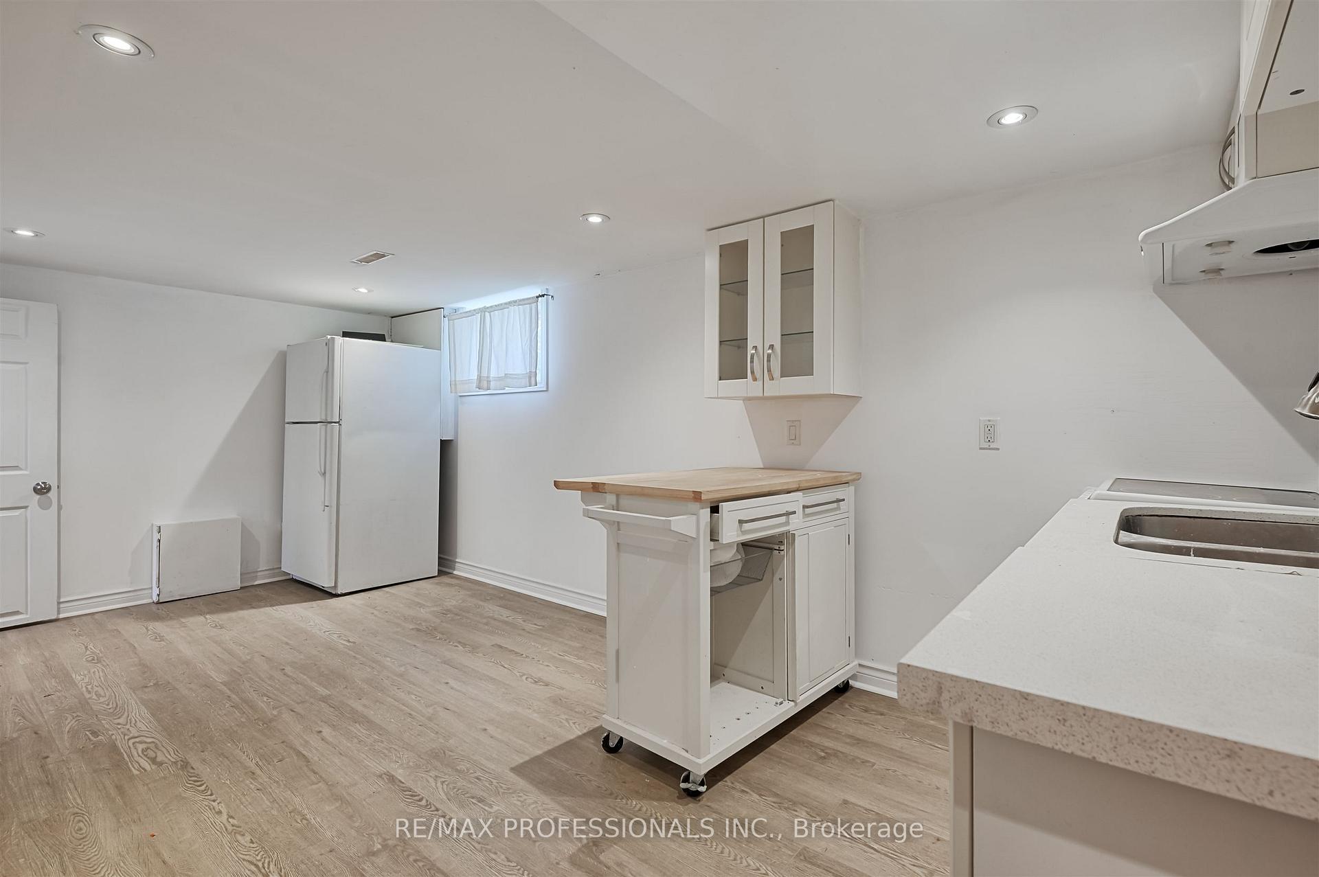Photo 6 of Unit Bsmt, 1026 Haig Boulevard, Mississauga, Lakeview — HOMEH