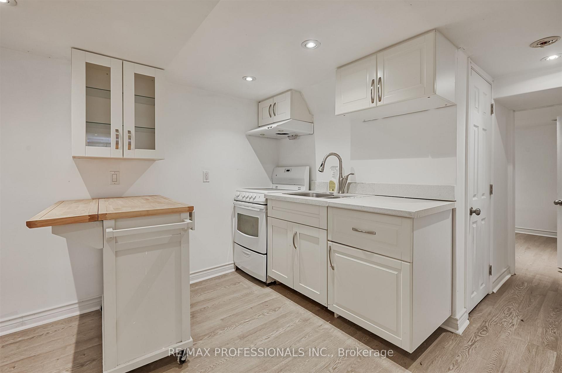 Photo 7 of Unit Bsmt, 1026 Haig Boulevard, Mississauga, Lakeview — HOMEH