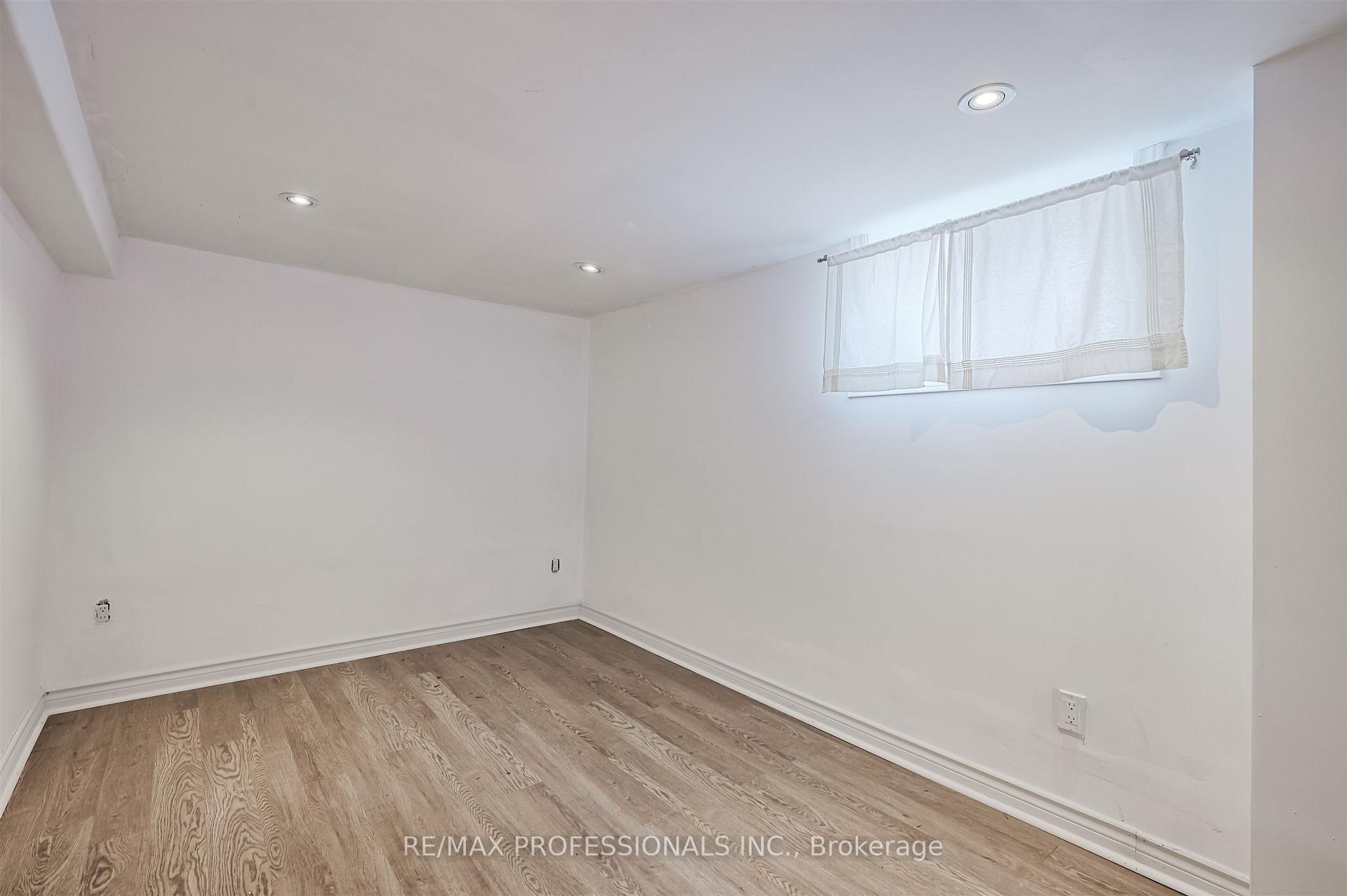 Photo 8 of Unit Bsmt, 1026 Haig Boulevard, Mississauga, Lakeview — HOMEH