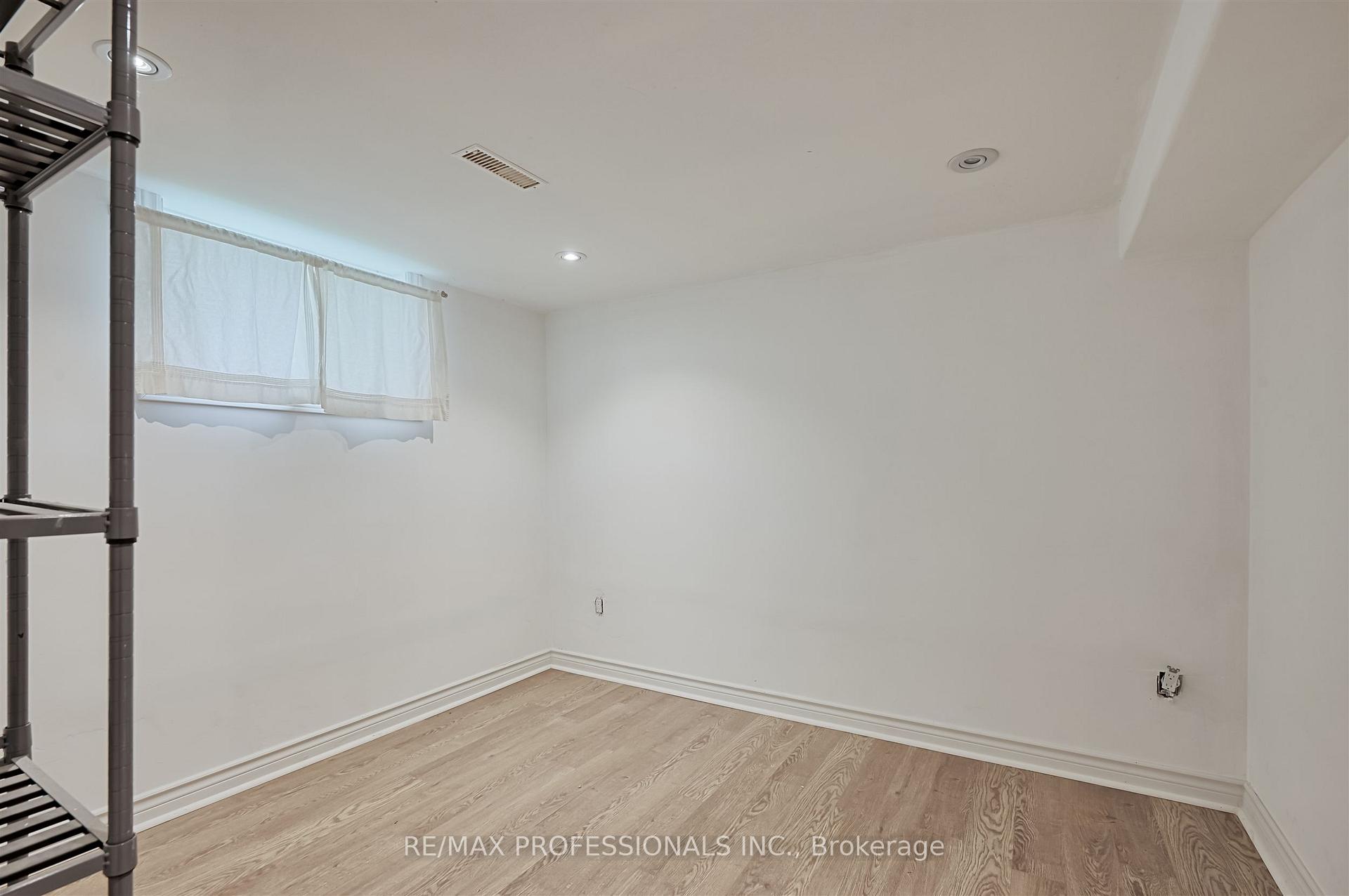 Photo 11 of Unit Bsmt, 1026 Haig Boulevard, Mississauga, Lakeview — HOMEH