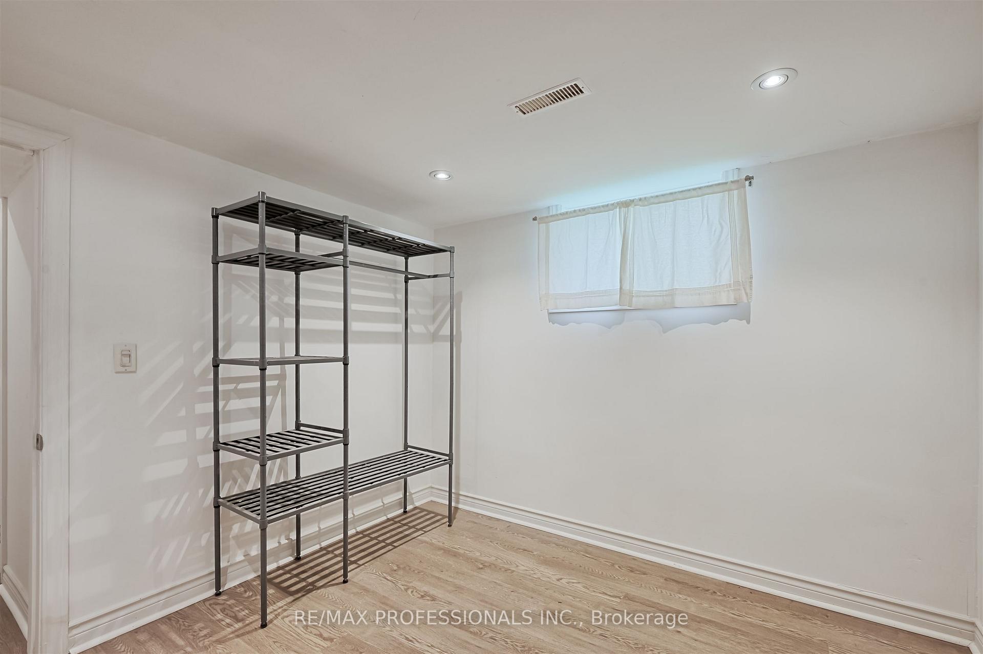 Photo 12 of Unit Bsmt, 1026 Haig Boulevard, Mississauga, Lakeview — HOMEH