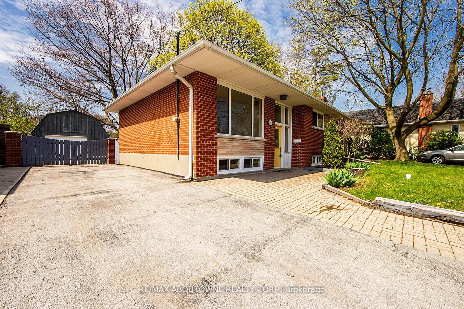 Photo 1 of 530 Lees Lane, Oakville, West — HOMEH