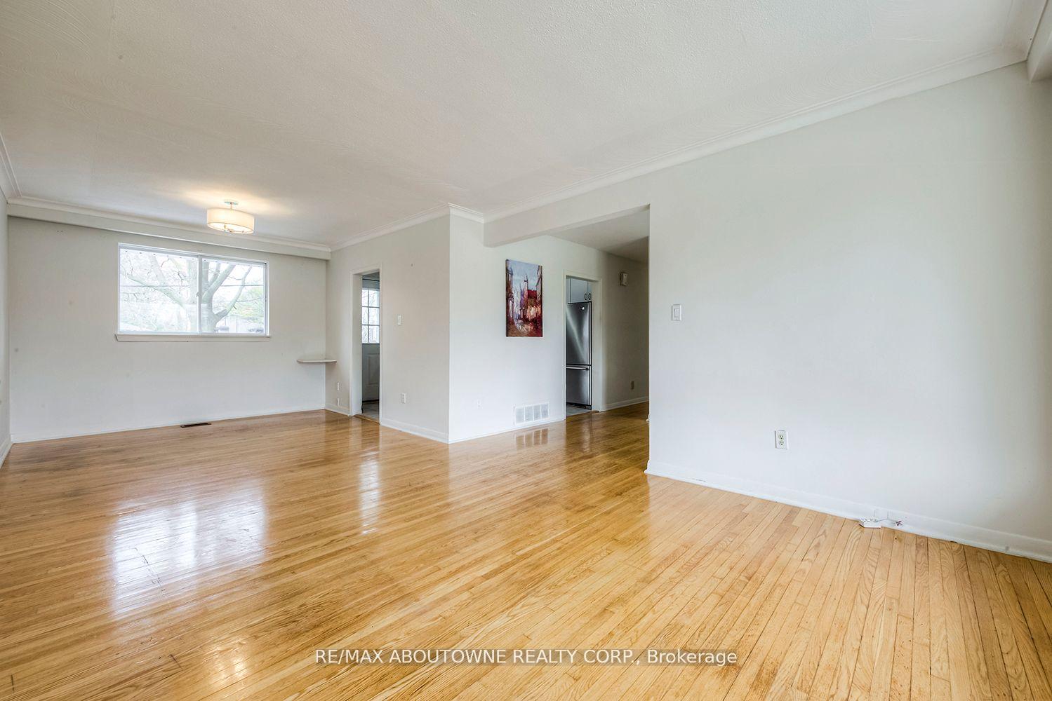 Photo 7 of 530 Lees Lane, Oakville, West — HOMEH