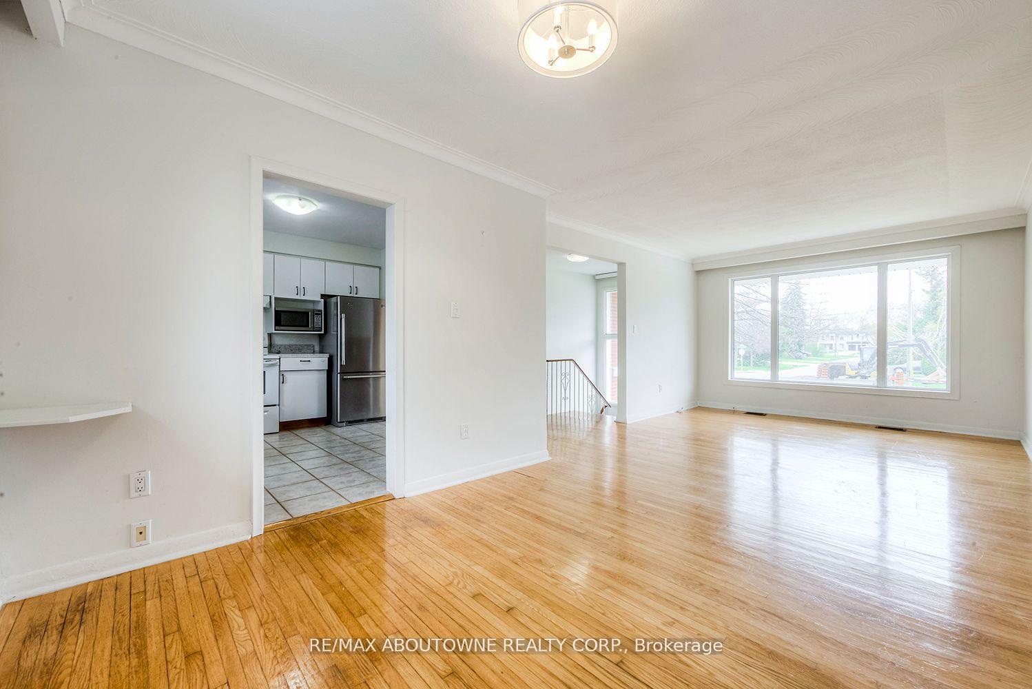 Photo 9 of 530 Lees Lane, Oakville, West — HOMEH