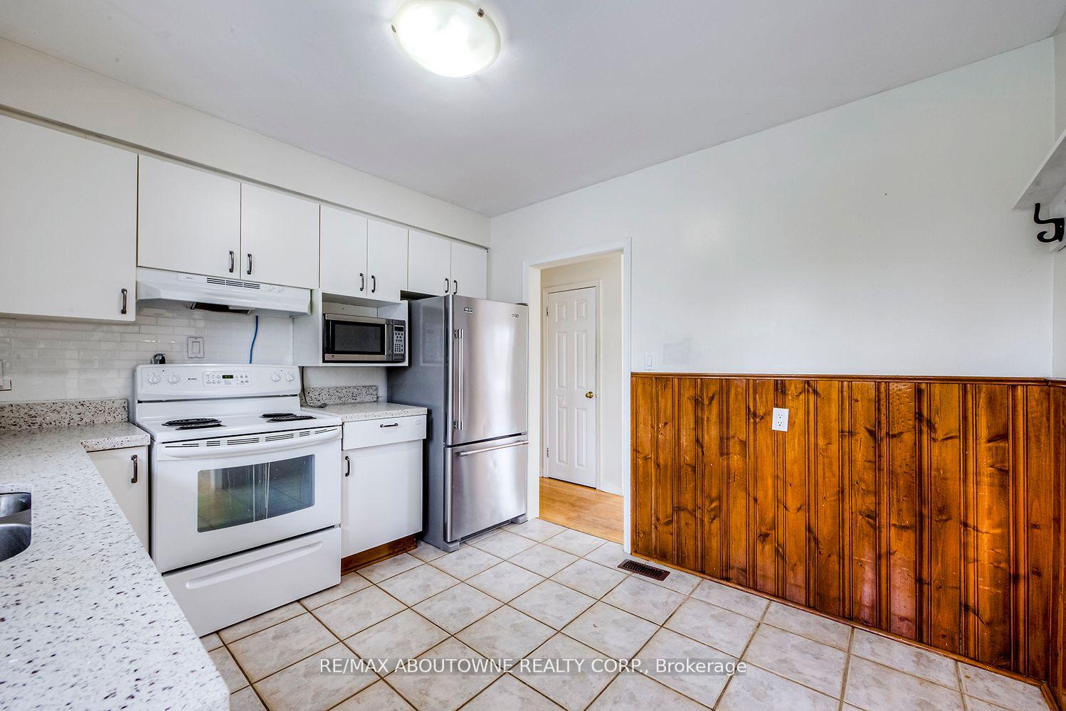 Photo 12 of 530 Lees Lane, Oakville, West — HOMEH