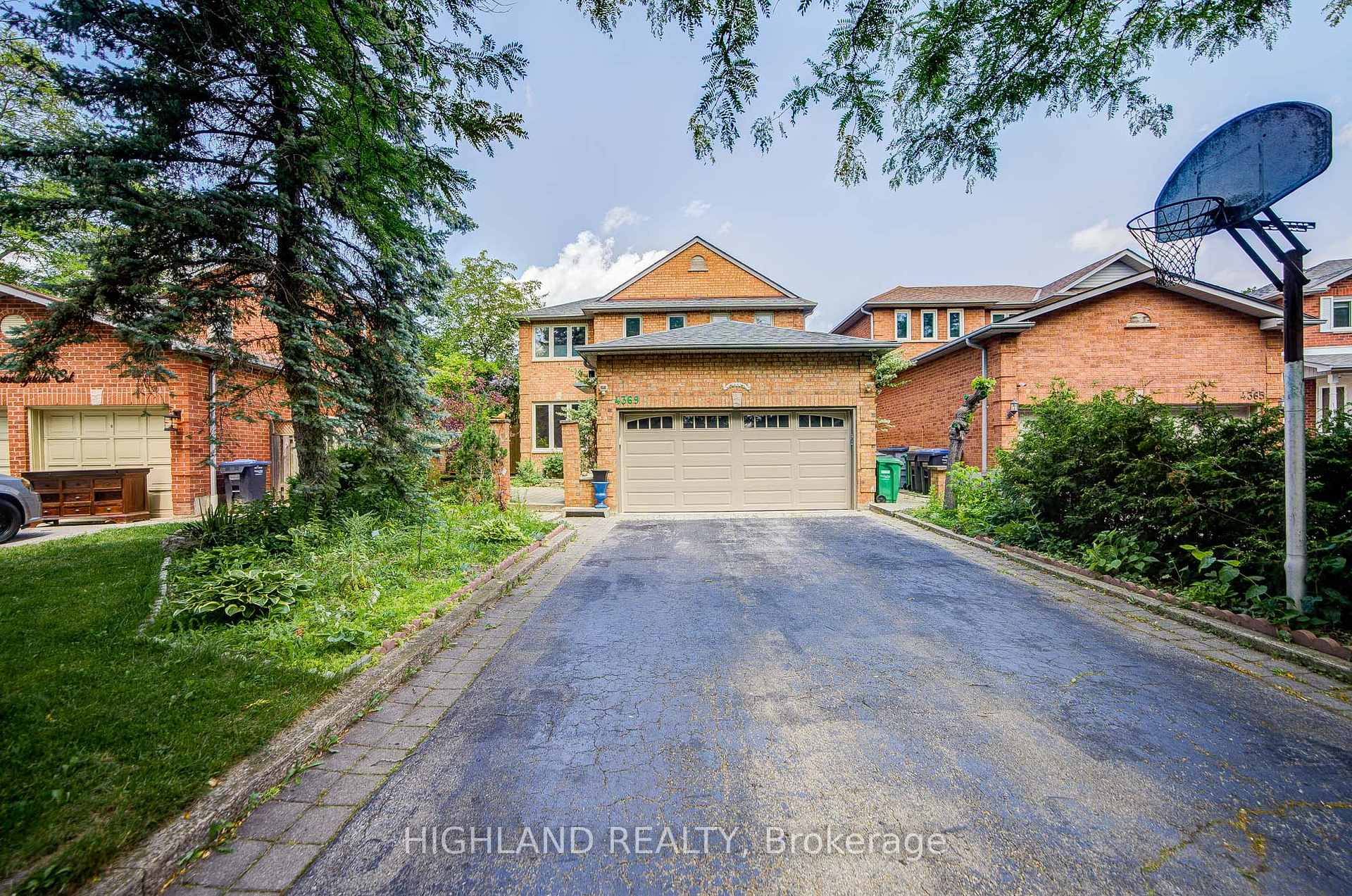 Front of 4369 Spinningdale Court