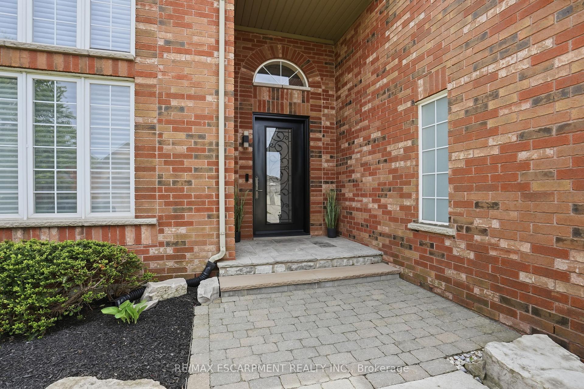 Photo 3 of 156 Valmont Street, Hamilton, Ancaster — HOMEH