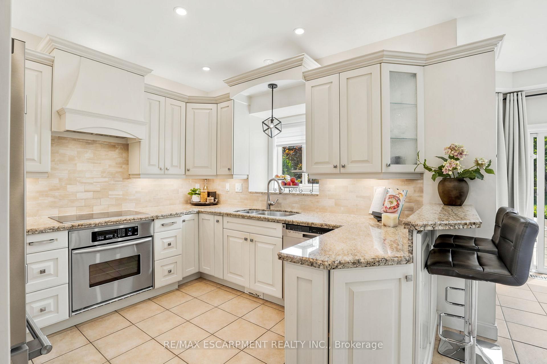 Photo 10 of 156 Valmont Street, Hamilton, Ancaster — HOMEH