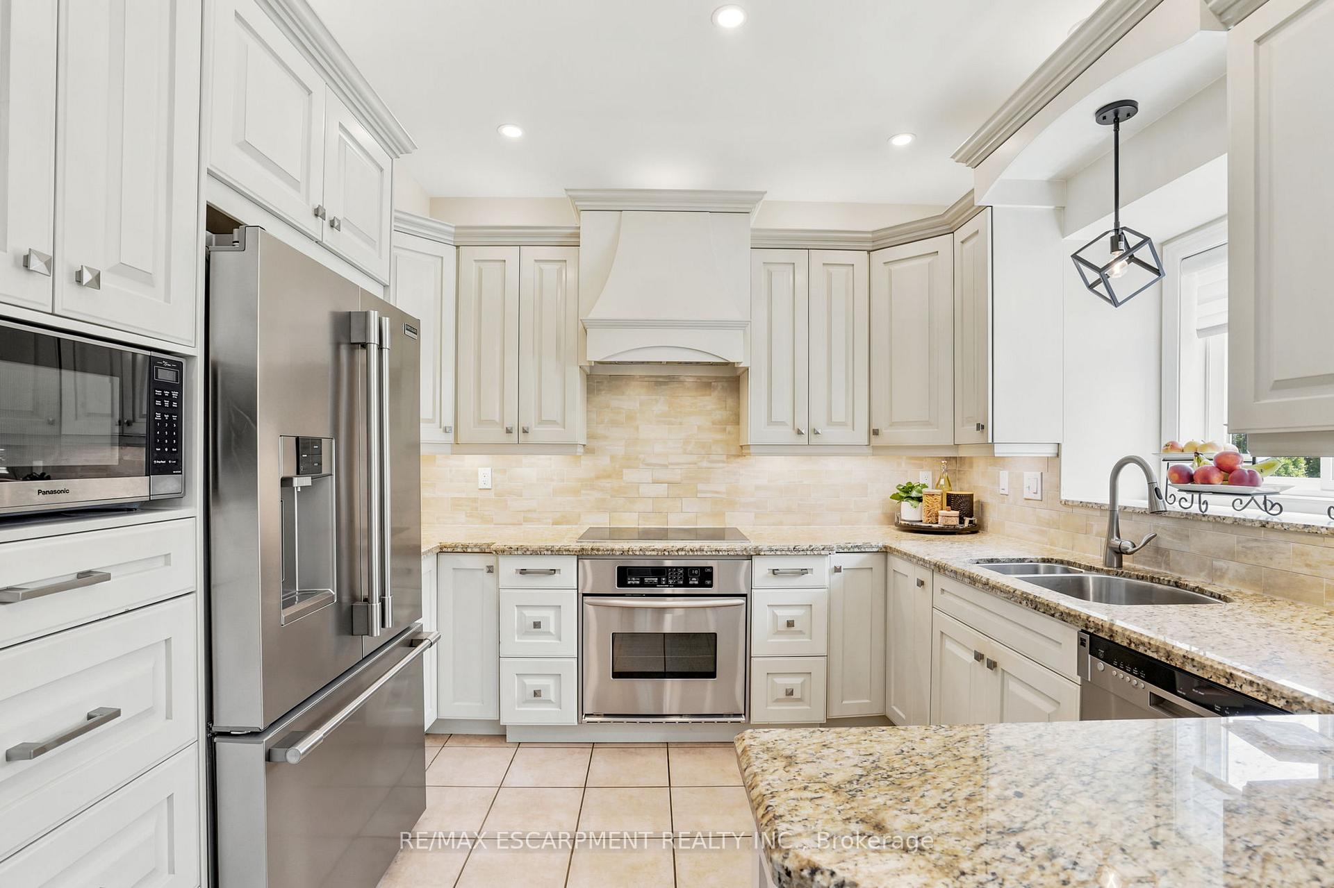 Photo 11 of 156 Valmont Street, Hamilton, Ancaster — HOMEH