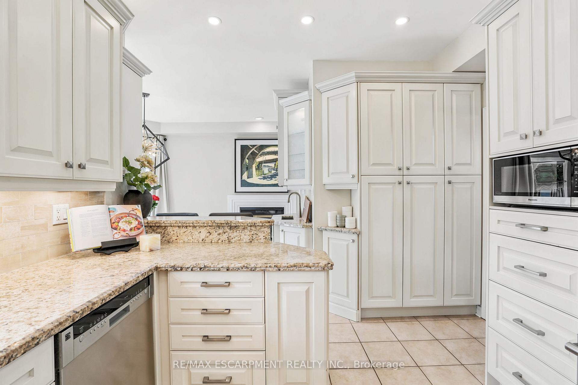 Photo 13 of 156 Valmont Street, Hamilton, Ancaster — HOMEH