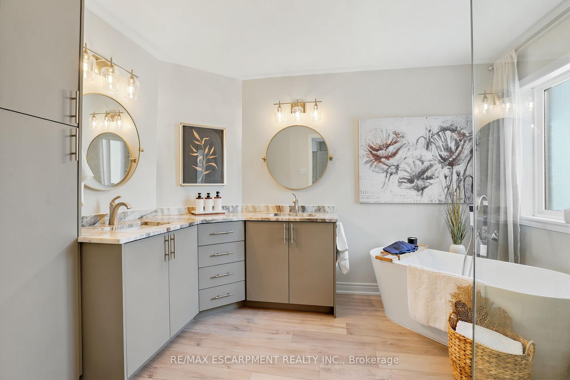 Photo 32 of 156 Valmont Street, Hamilton, Ancaster — HOMEH