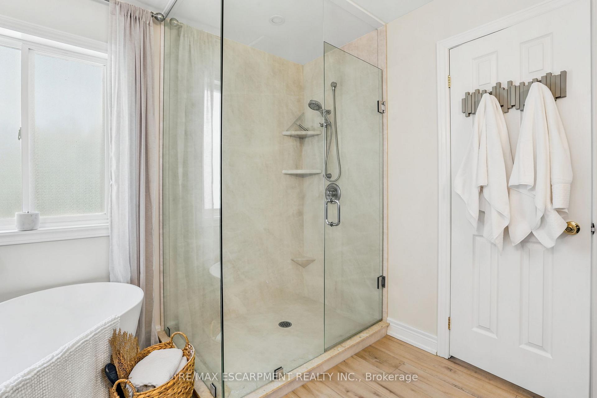Photo 33 of 156 Valmont Street, Hamilton, Ancaster — HOMEH