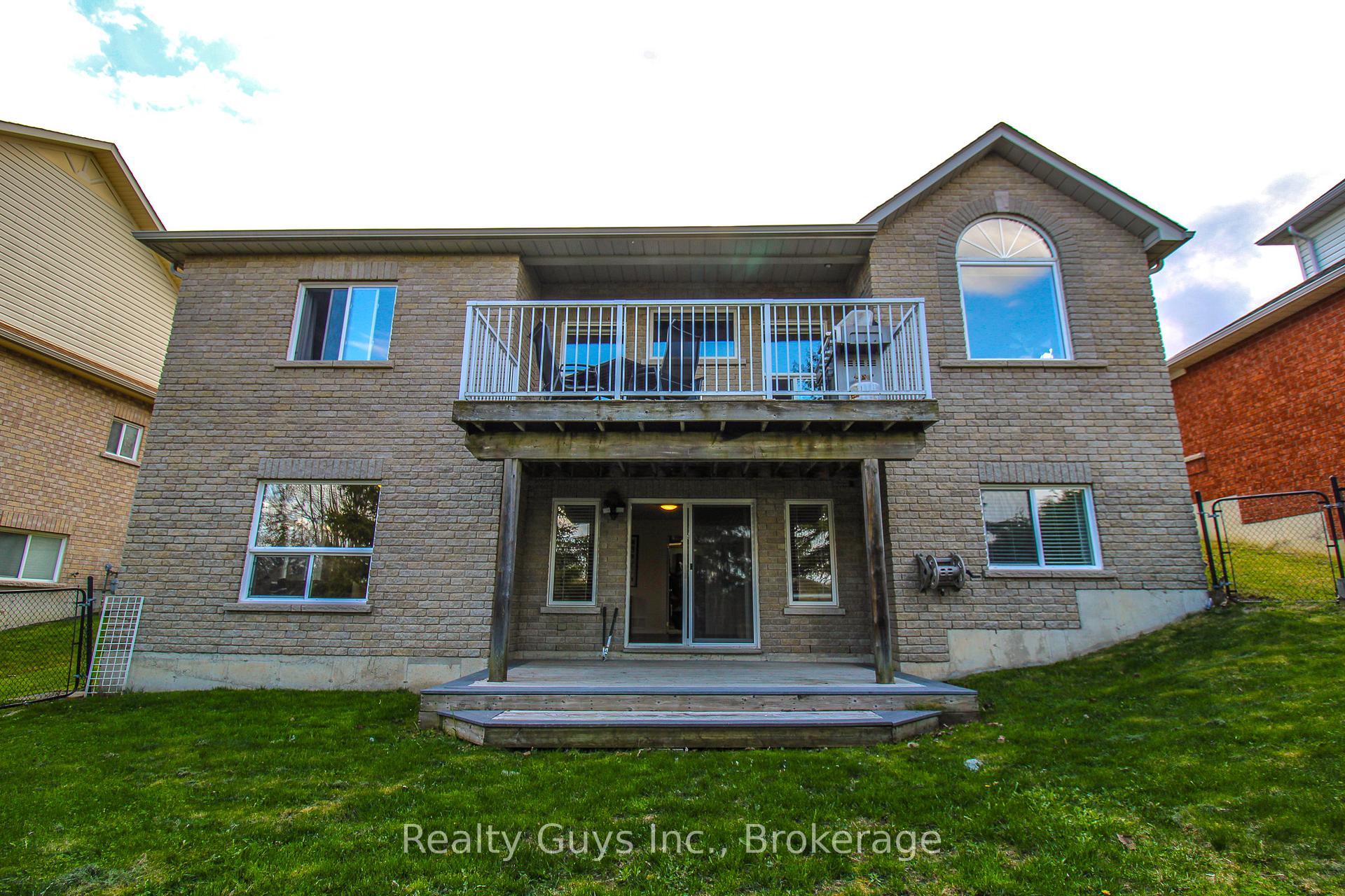 Photo 4 of 407 Carriage Lane, Peterborough, Northcrest Ward 5 — HOMEH