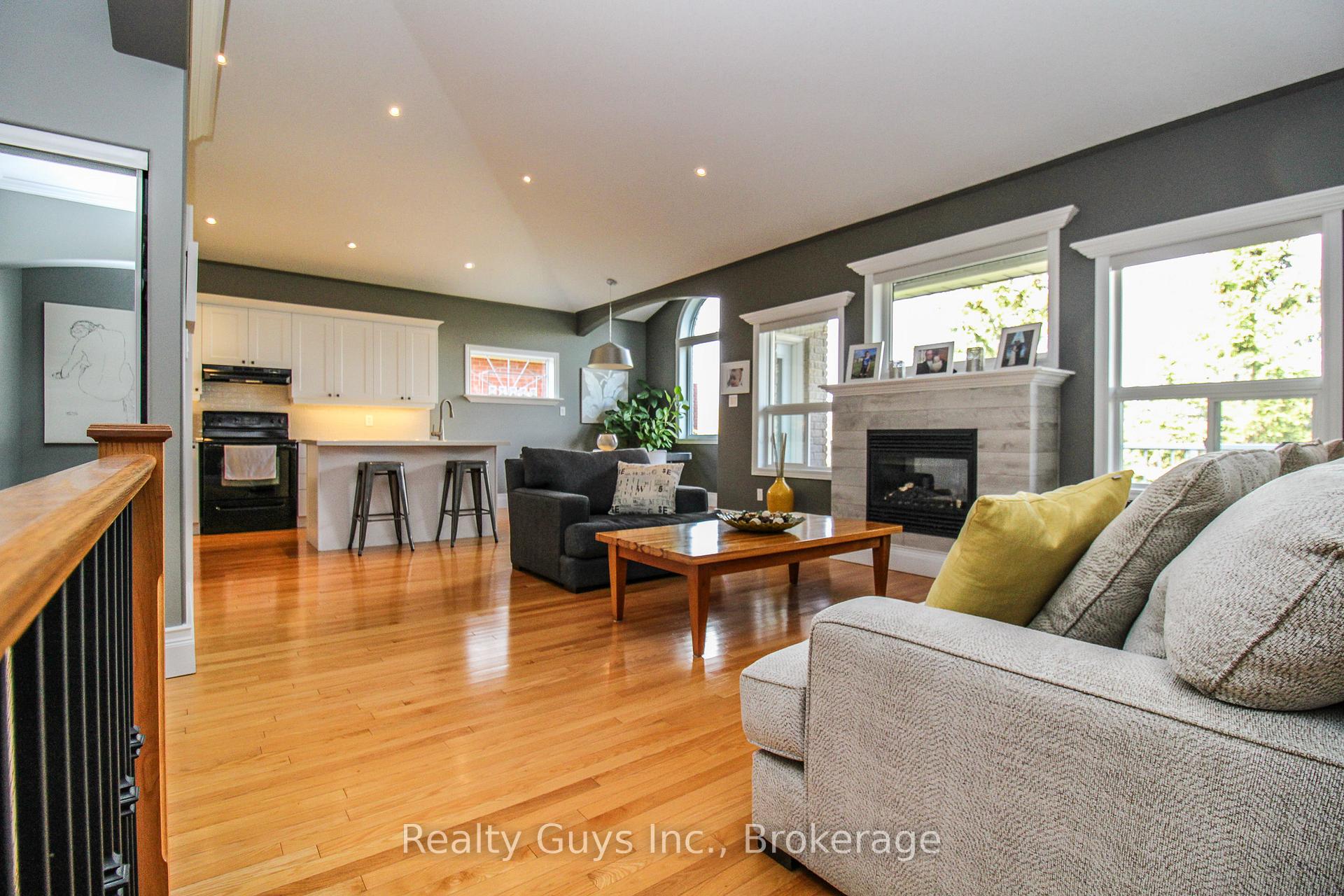 Photo 14 of 407 Carriage Lane, Peterborough, Northcrest Ward 5 — HOMEH