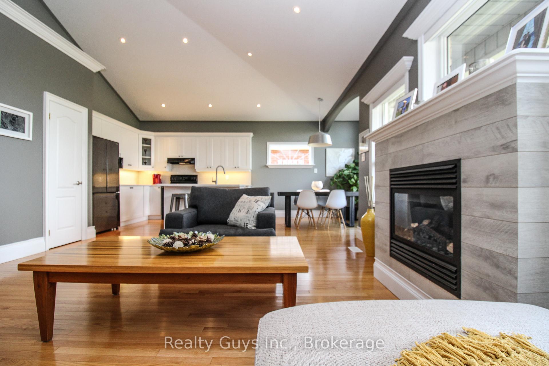 Photo 15 of 407 Carriage Lane, Peterborough, Northcrest Ward 5 — HOMEH