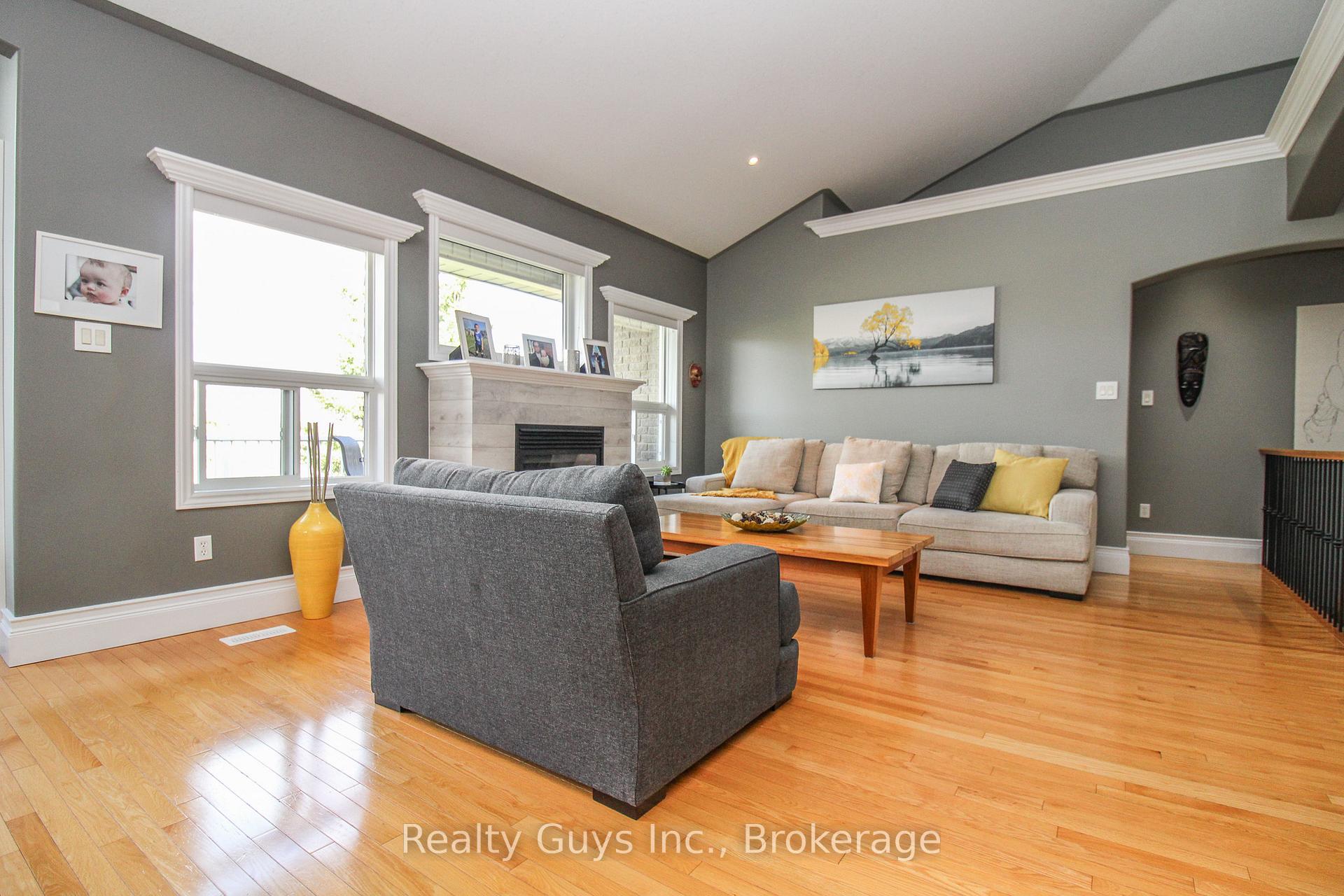 Photo 16 of 407 Carriage Lane, Peterborough, Northcrest Ward 5 — HOMEH