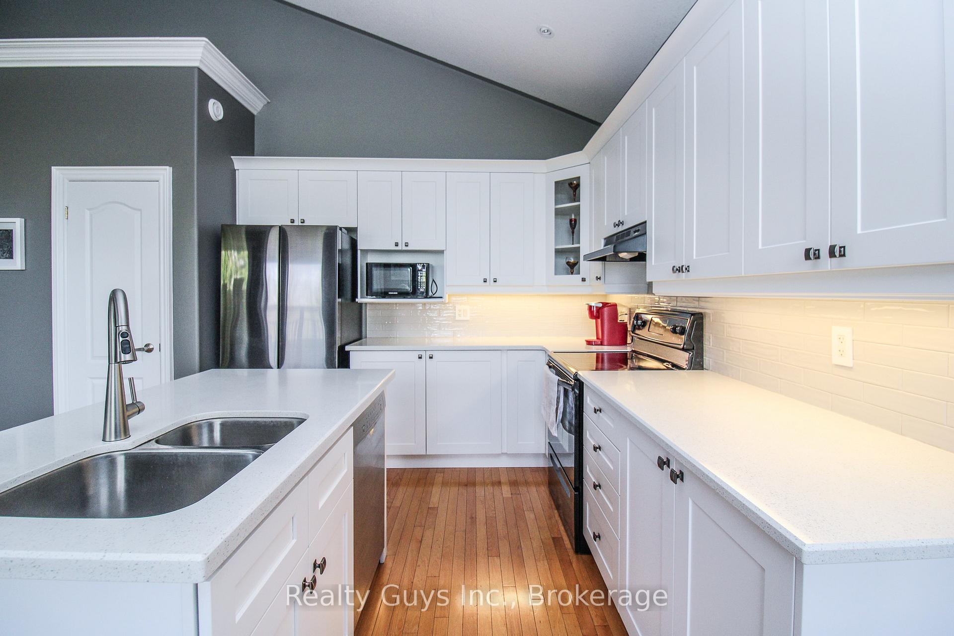 Photo 17 of 407 Carriage Lane, Peterborough, Northcrest Ward 5 — HOMEH