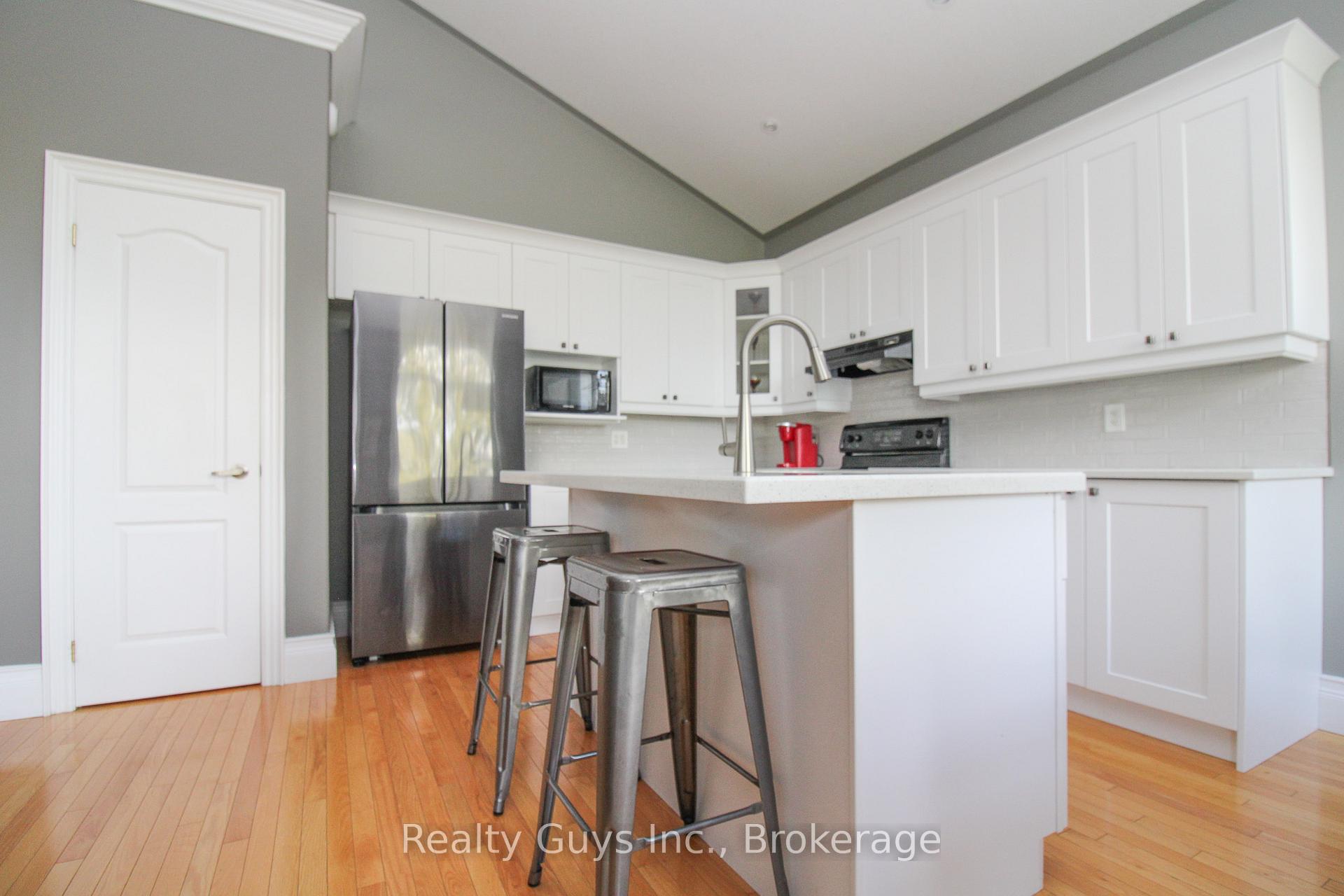 Photo 18 of 407 Carriage Lane, Peterborough, Northcrest Ward 5 — HOMEH
