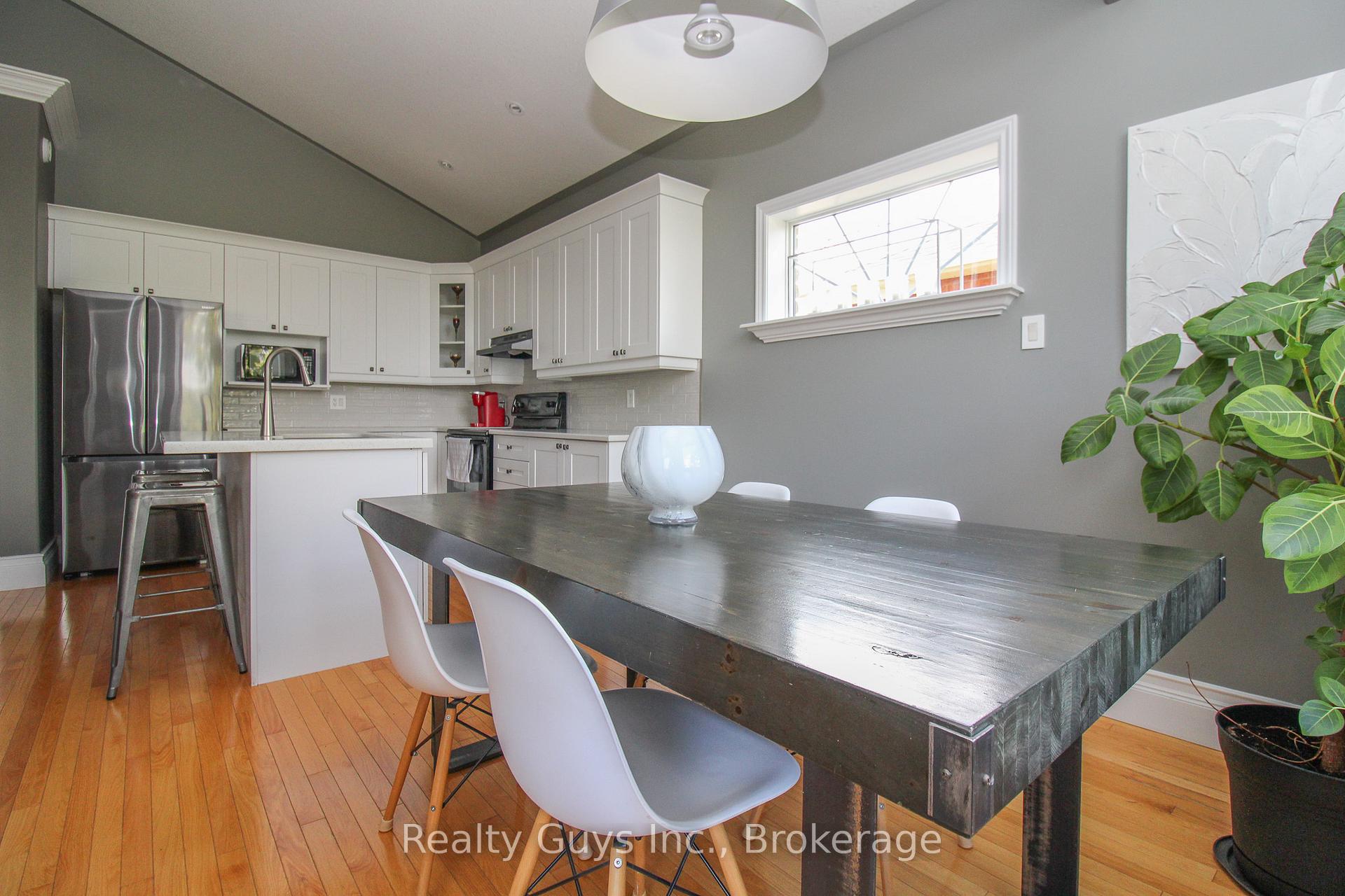 Photo 22 of 407 Carriage Lane, Peterborough, Northcrest Ward 5 — HOMEH