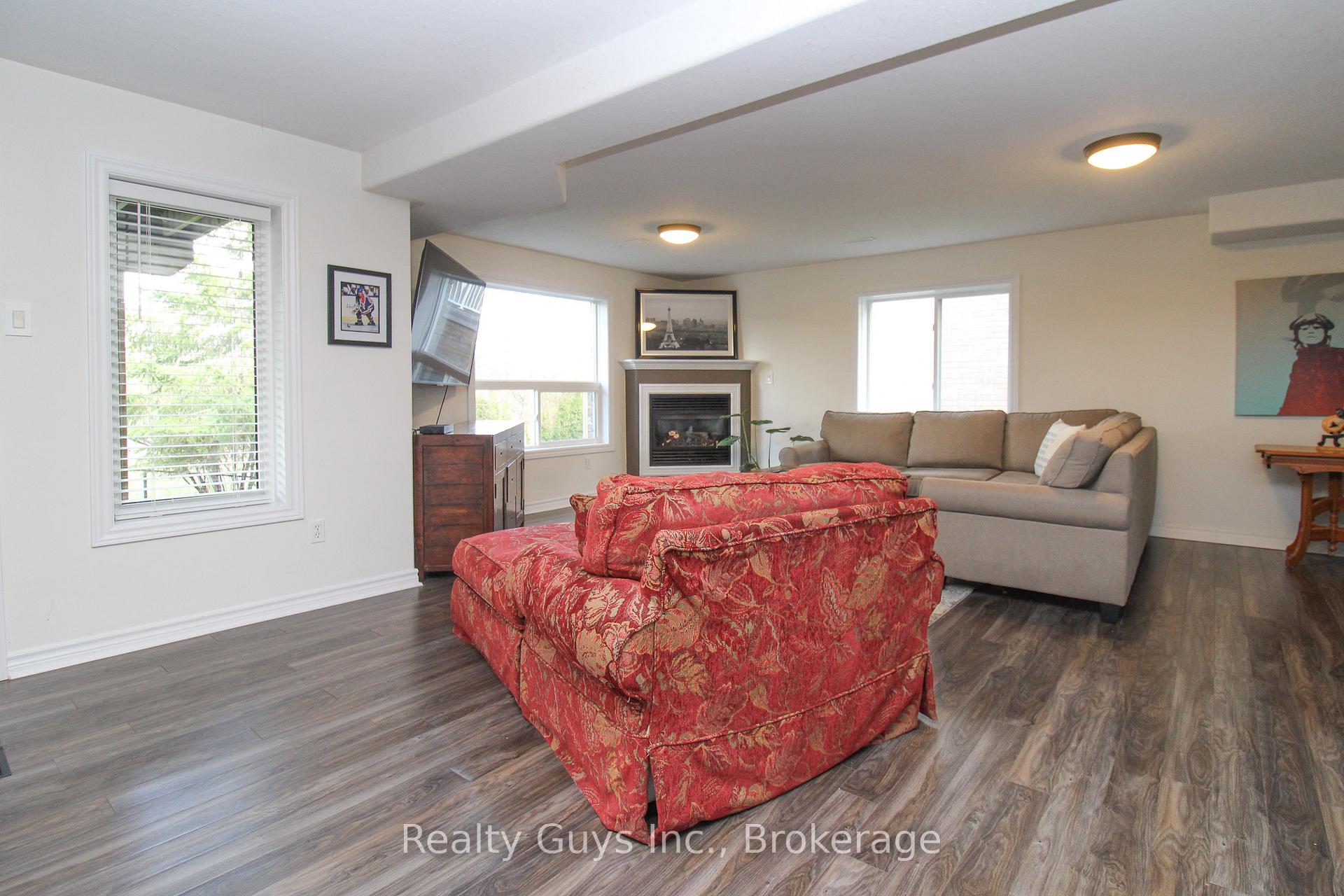 Photo 32 of 407 Carriage Lane, Peterborough, Northcrest Ward 5 — HOMEH