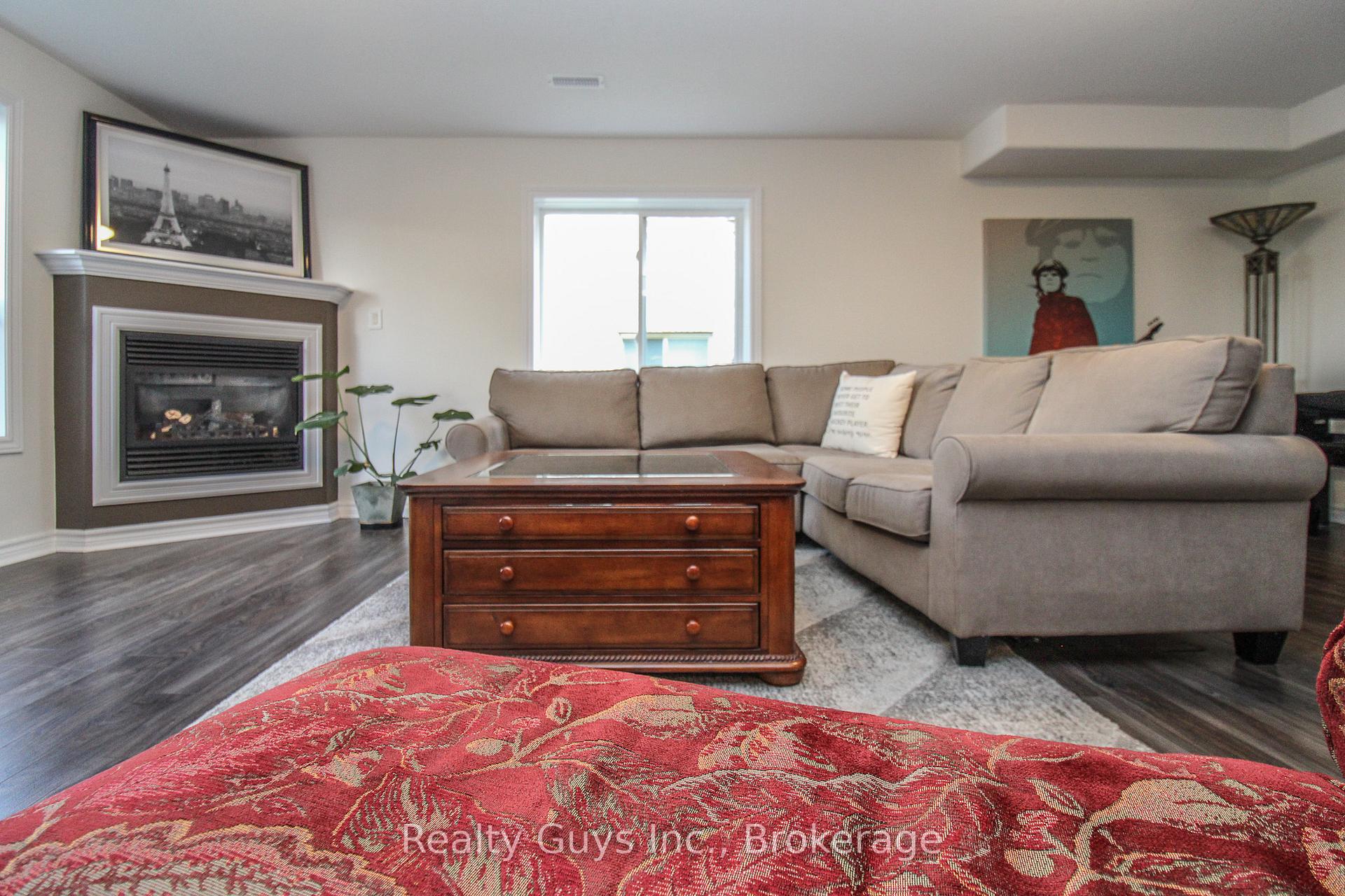 Photo 33 of 407 Carriage Lane, Peterborough, Northcrest Ward 5 — HOMEH