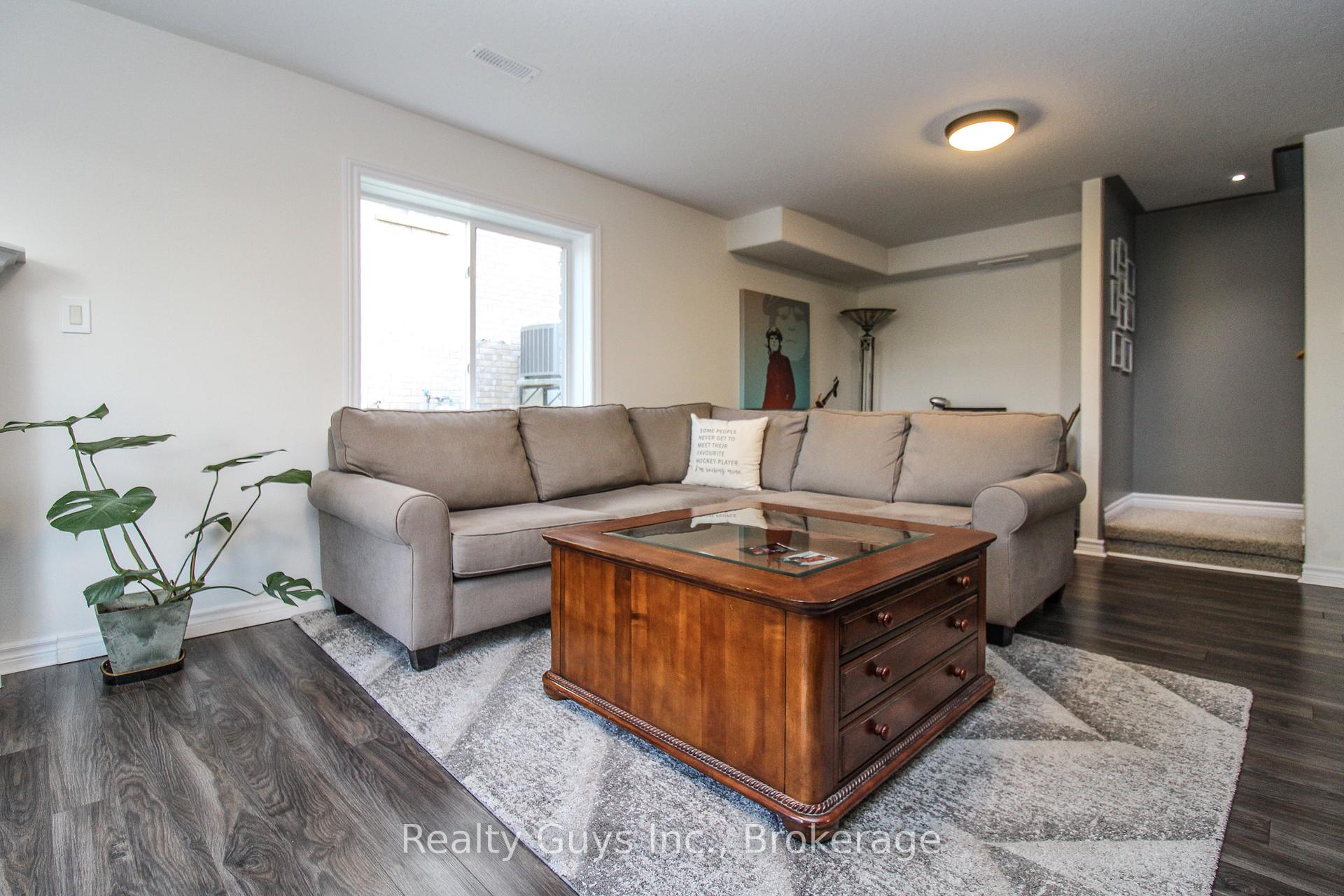 Photo 34 of 407 Carriage Lane, Peterborough, Northcrest Ward 5 — HOMEH