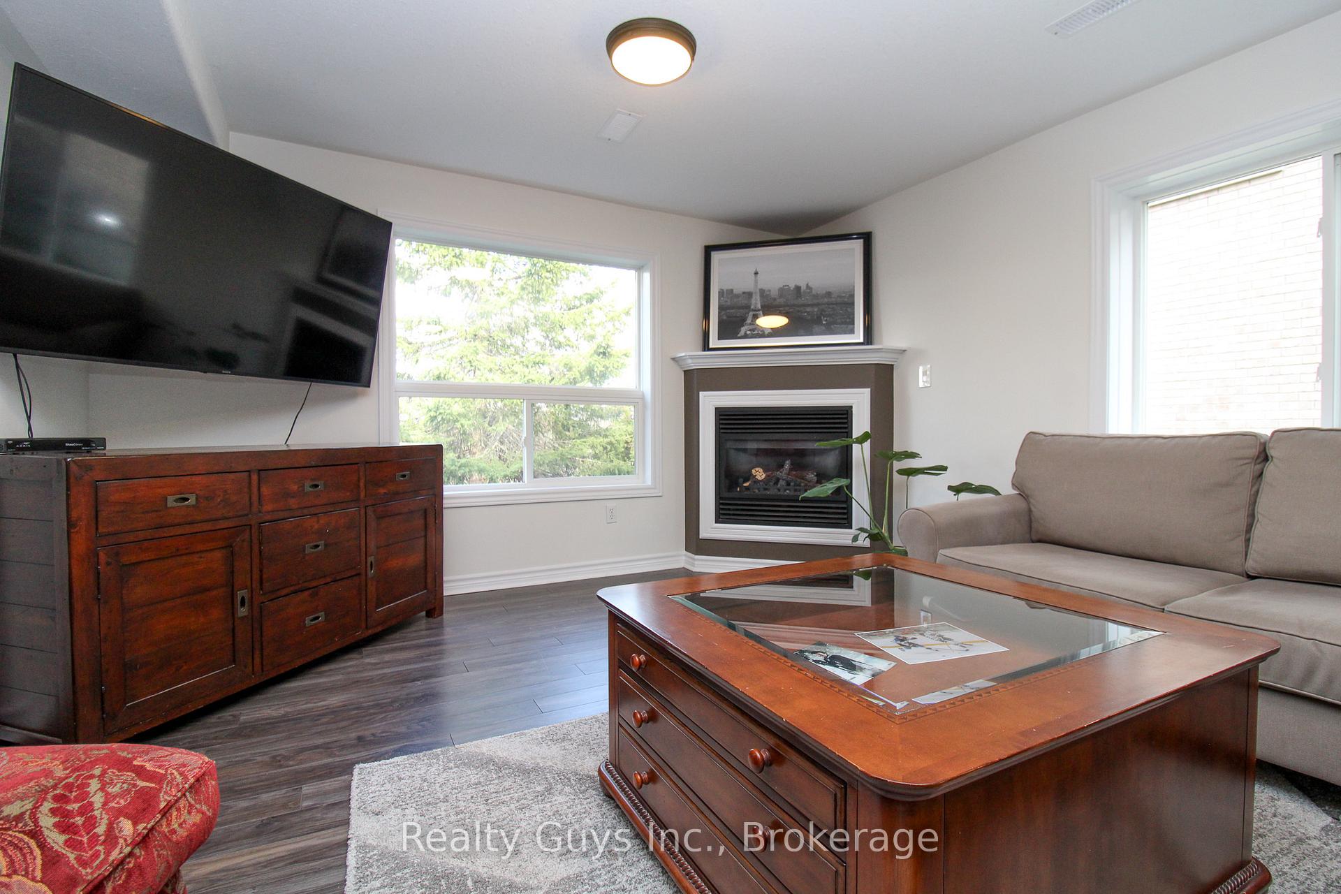 Photo 36 of 407 Carriage Lane, Peterborough, Northcrest Ward 5 — HOMEH