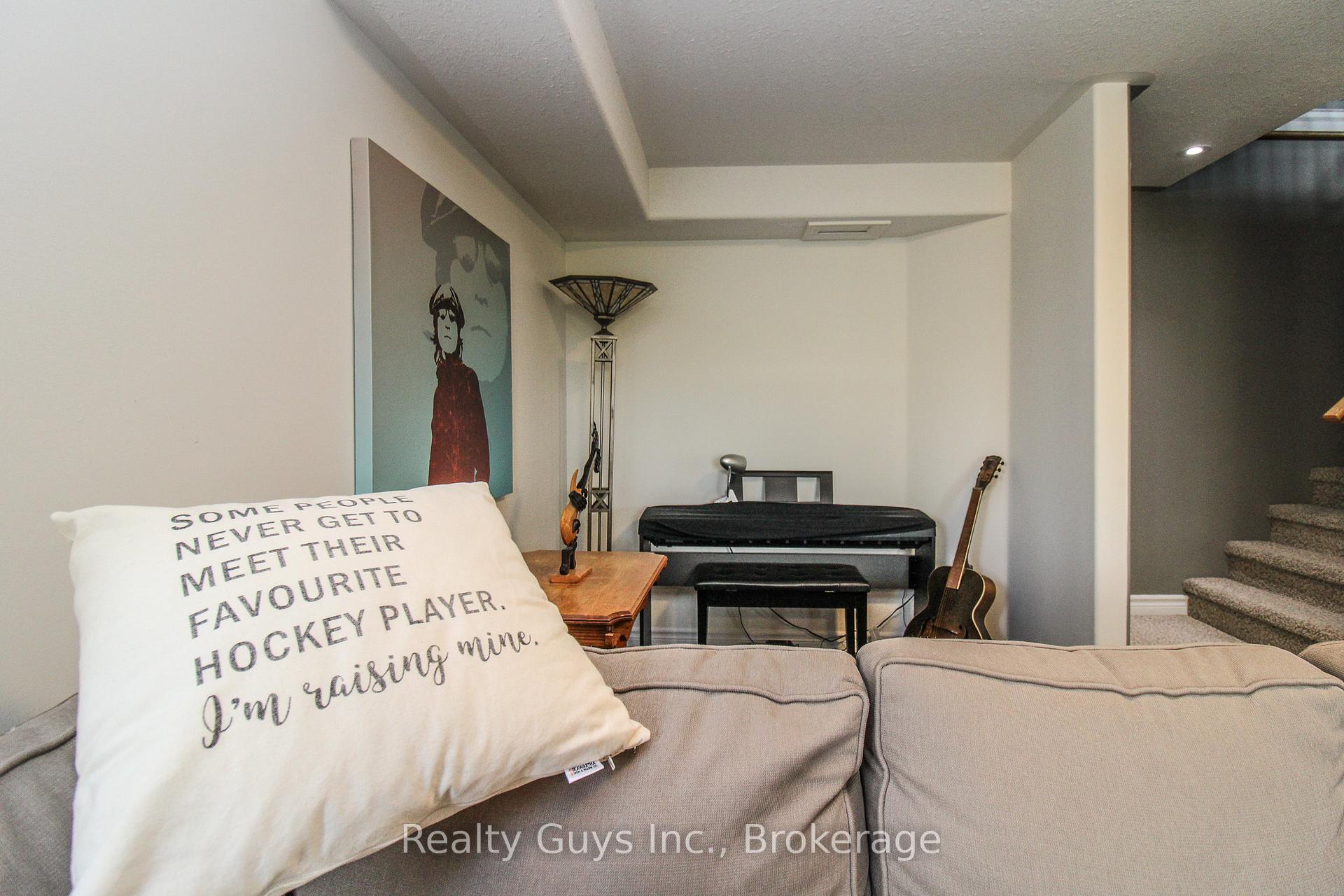 Photo 37 of 407 Carriage Lane, Peterborough, Northcrest Ward 5 — HOMEH