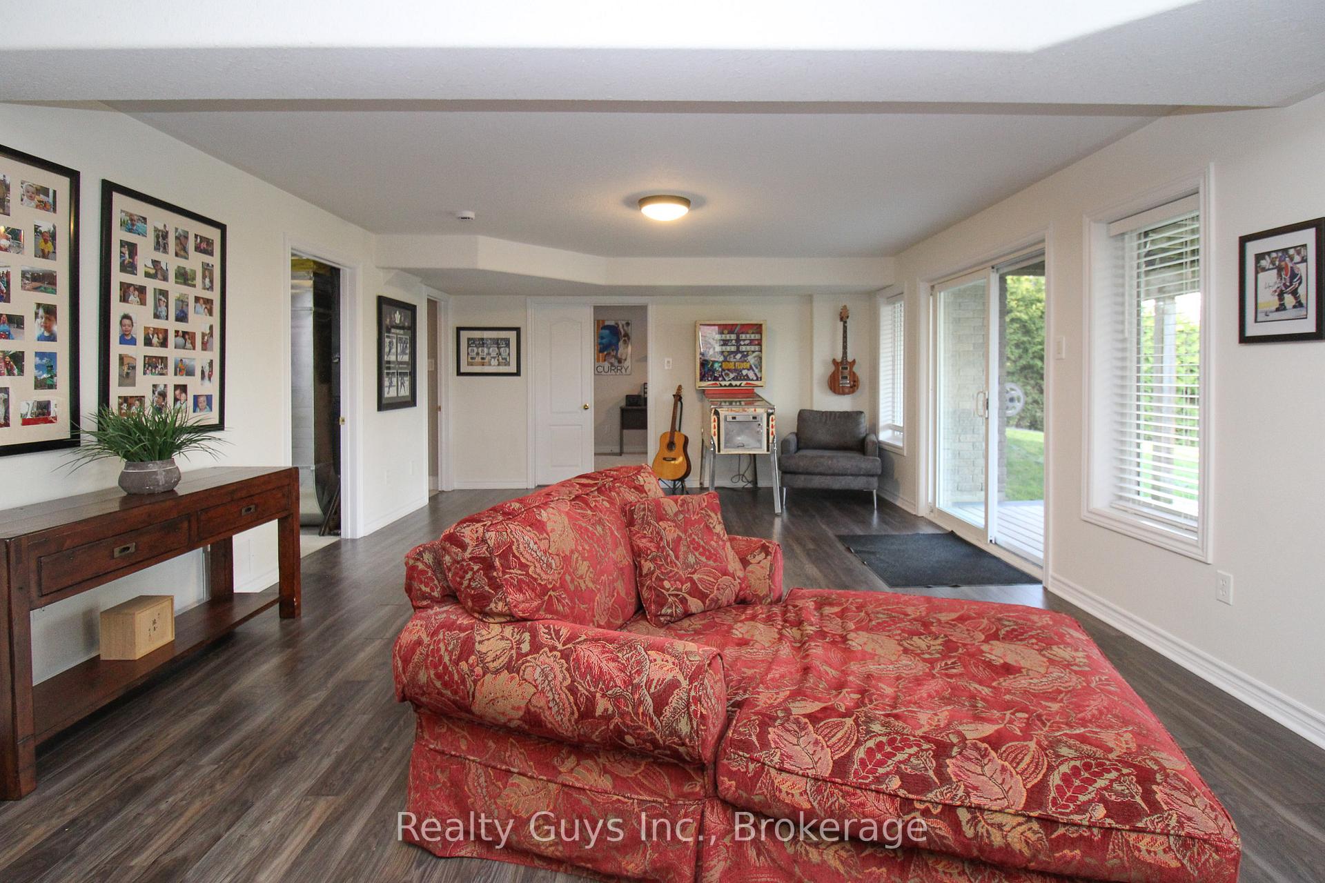 Photo 38 of 407 Carriage Lane, Peterborough, Northcrest Ward 5 — HOMEH