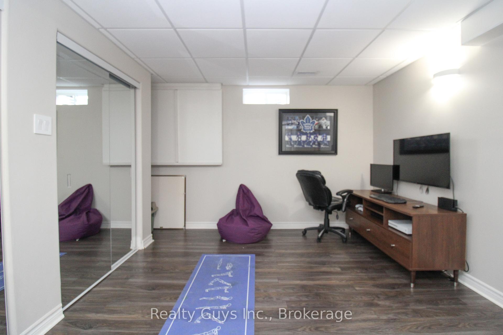 Photo 45 of 407 Carriage Lane, Peterborough, Northcrest Ward 5 — HOMEH