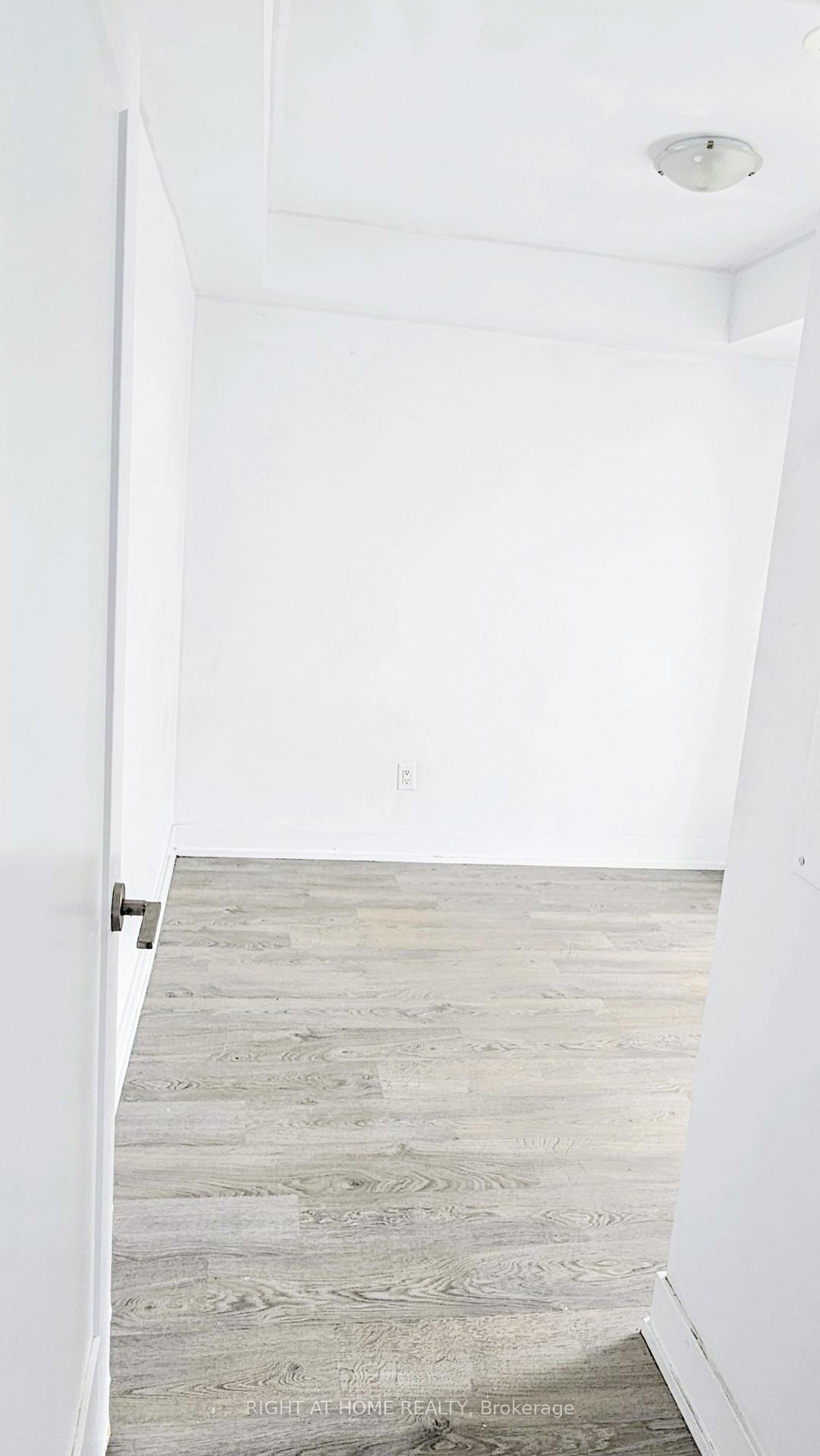 Photo 15 of Unit 2006, 2550 Simcoe Street N, Oshawa, Windfields — HOMEH