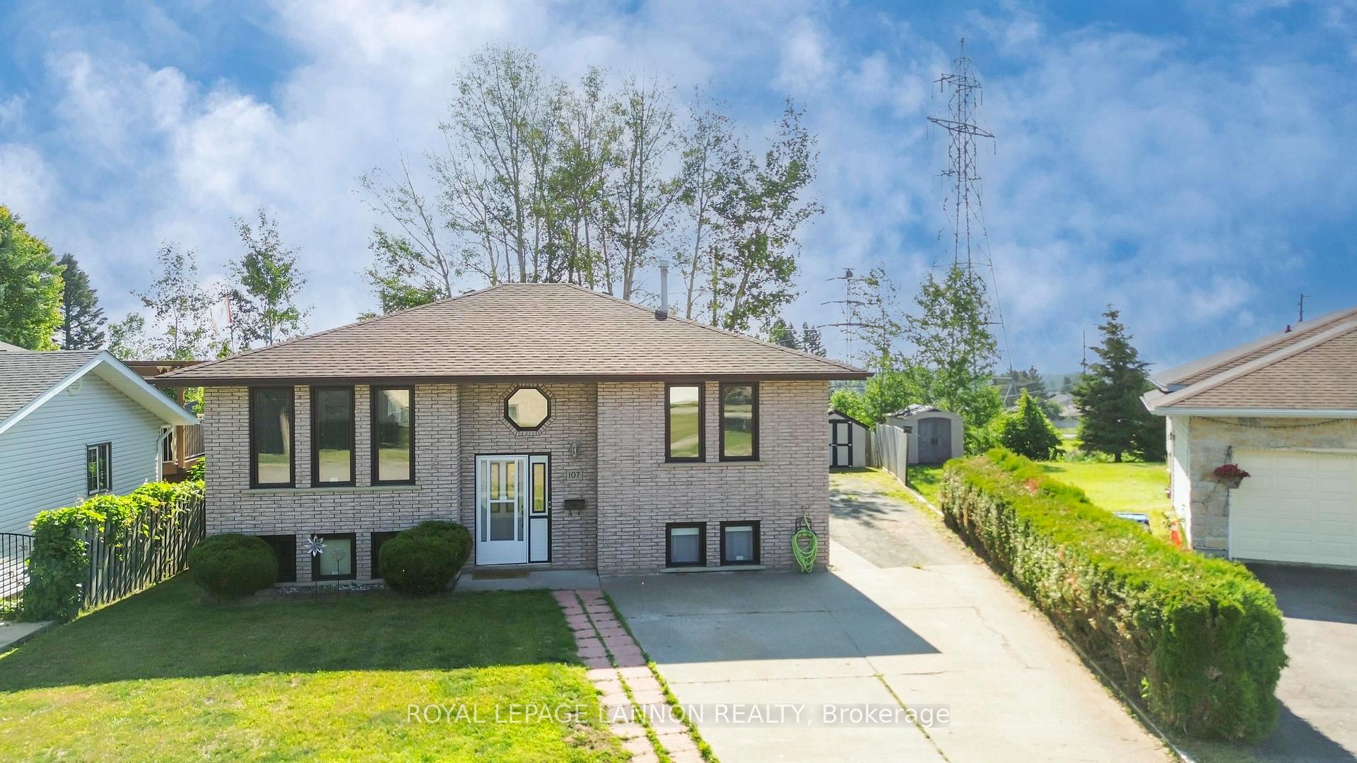 Photo 1 of 107 Sapphire Drive, Thunder Bay, Dawson Heights — HOMEH