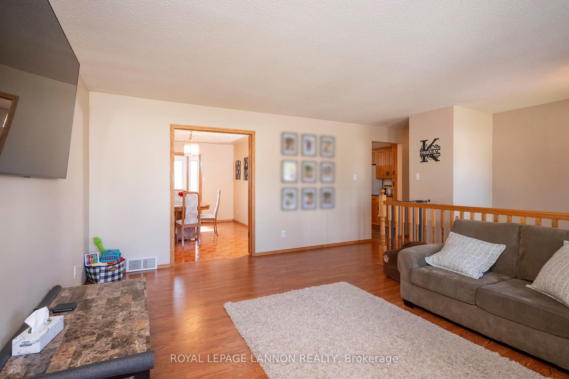 Photo 4 of 107 Sapphire Drive, Thunder Bay, Dawson Heights — HOMEH