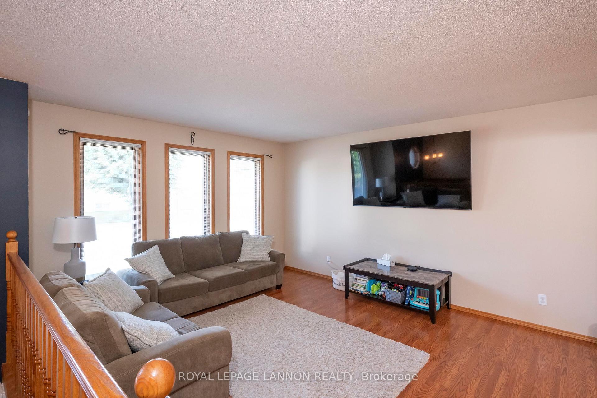 Photo 6 of 107 Sapphire Drive, Thunder Bay, Dawson Heights — HOMEH