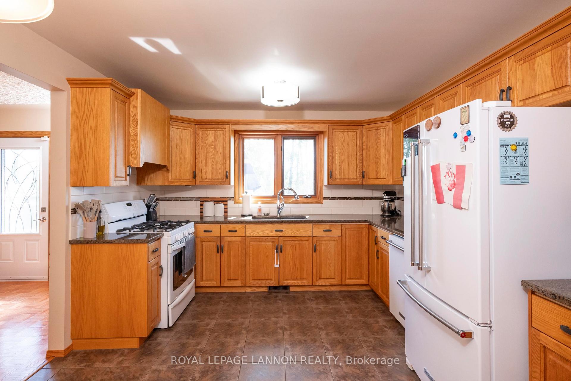 Photo 12 of 107 Sapphire Drive, Thunder Bay, Dawson Heights — HOMEH