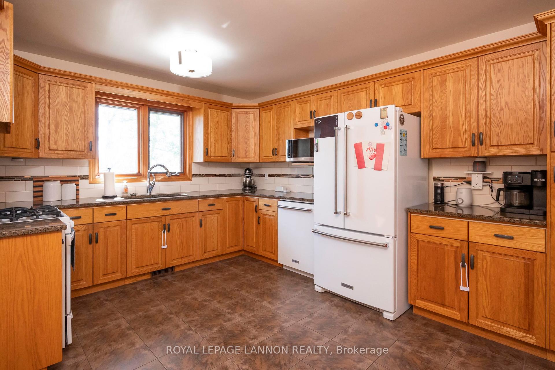 Photo 13 of 107 Sapphire Drive, Thunder Bay, Dawson Heights — HOMEH