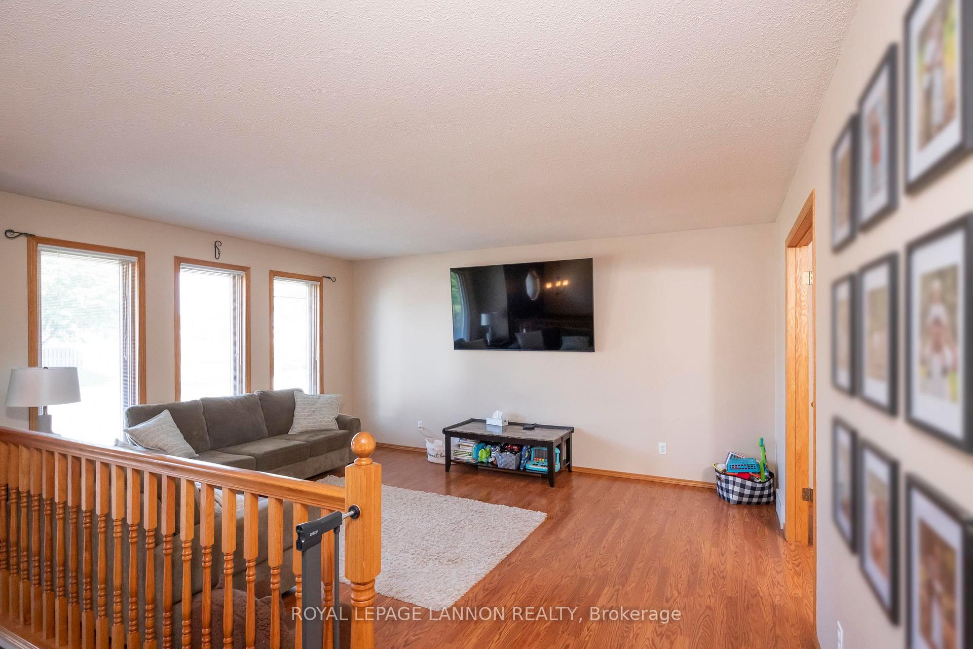 Photo 15 of 107 Sapphire Drive, Thunder Bay, Dawson Heights — HOMEH