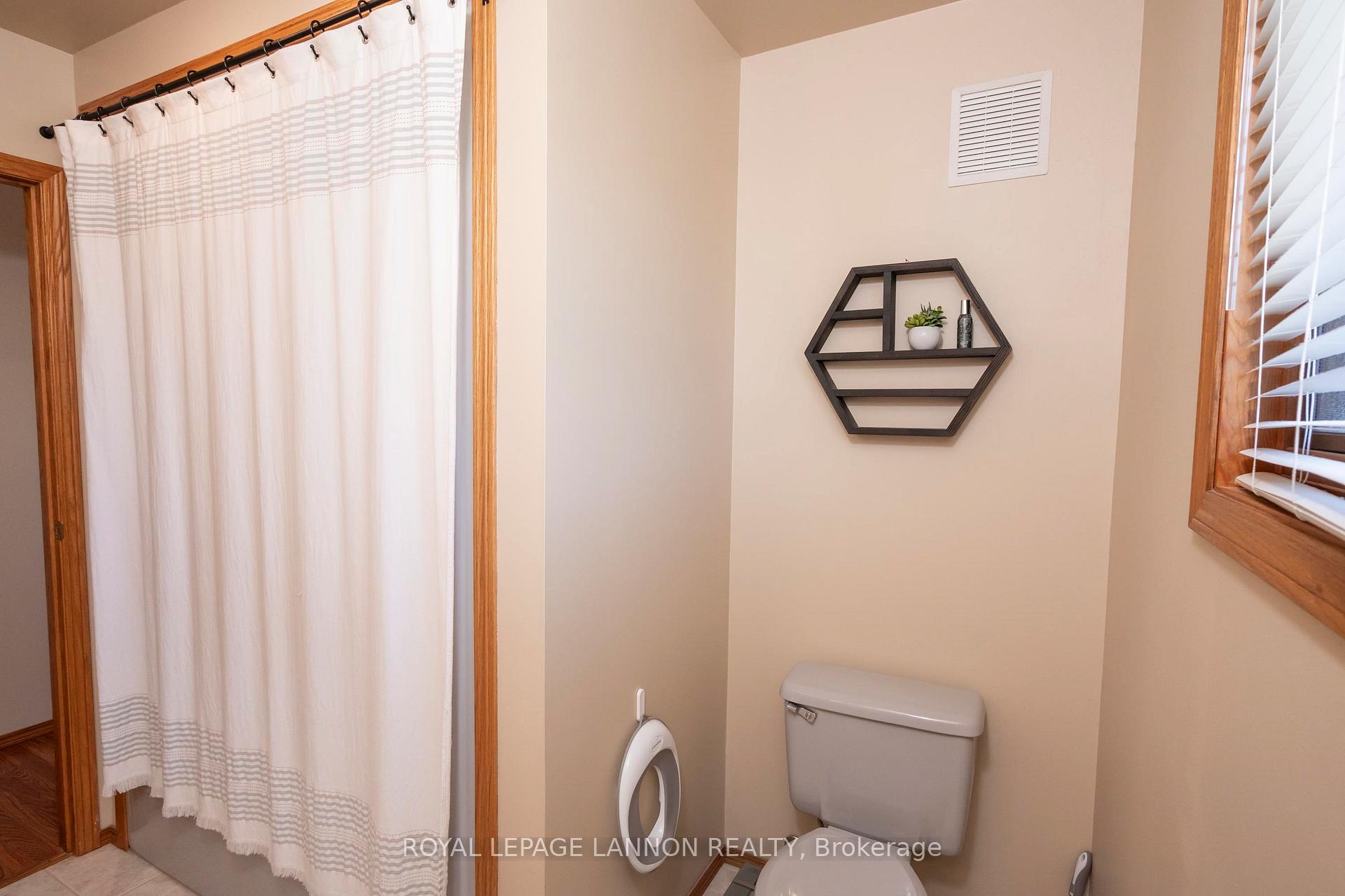 Photo 24 of 107 Sapphire Drive, Thunder Bay, Dawson Heights — HOMEH