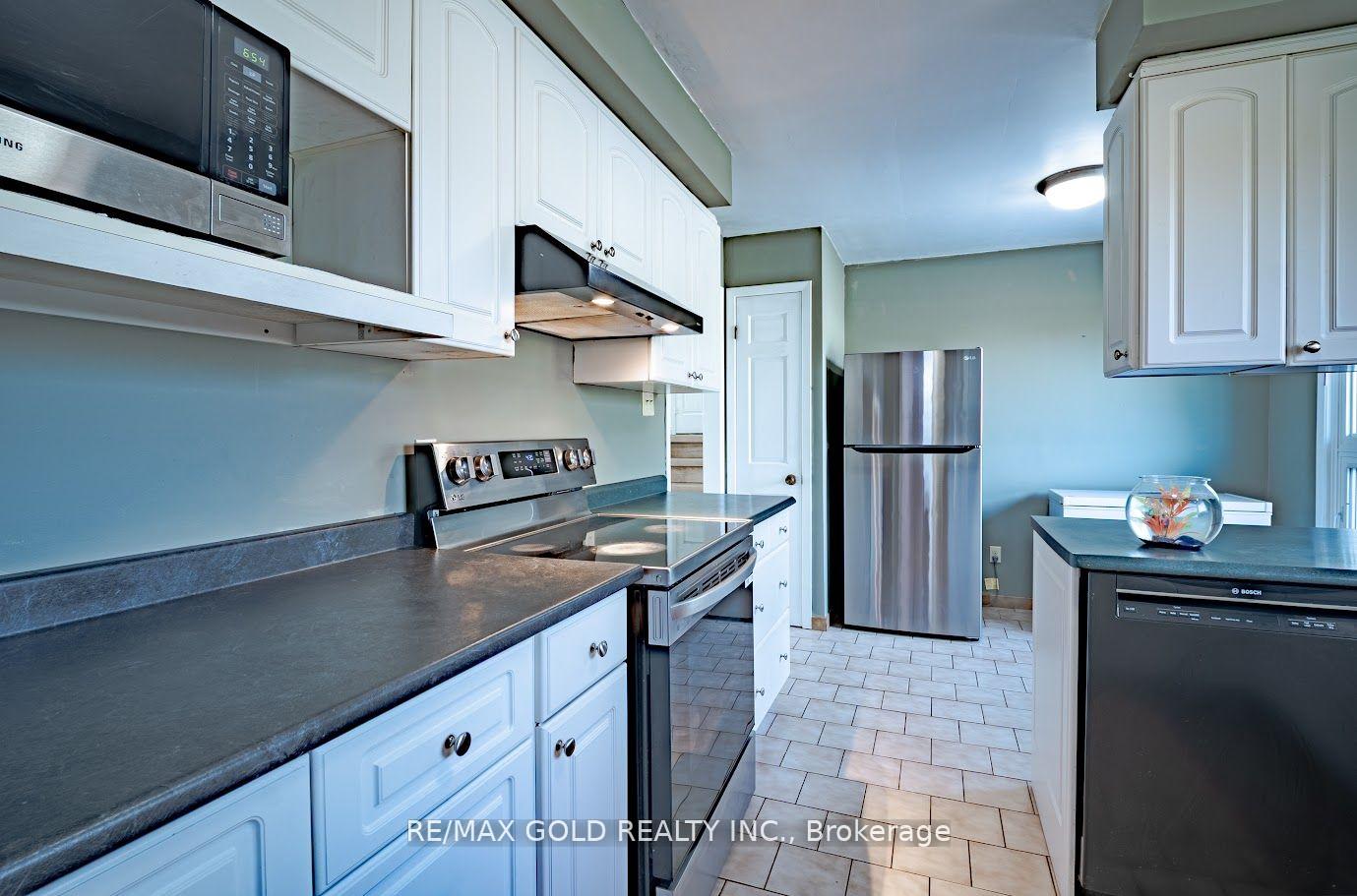 Photo 9 of 2860 Henley Avenue, Niagara Falls, Church's Lane — HOMEH