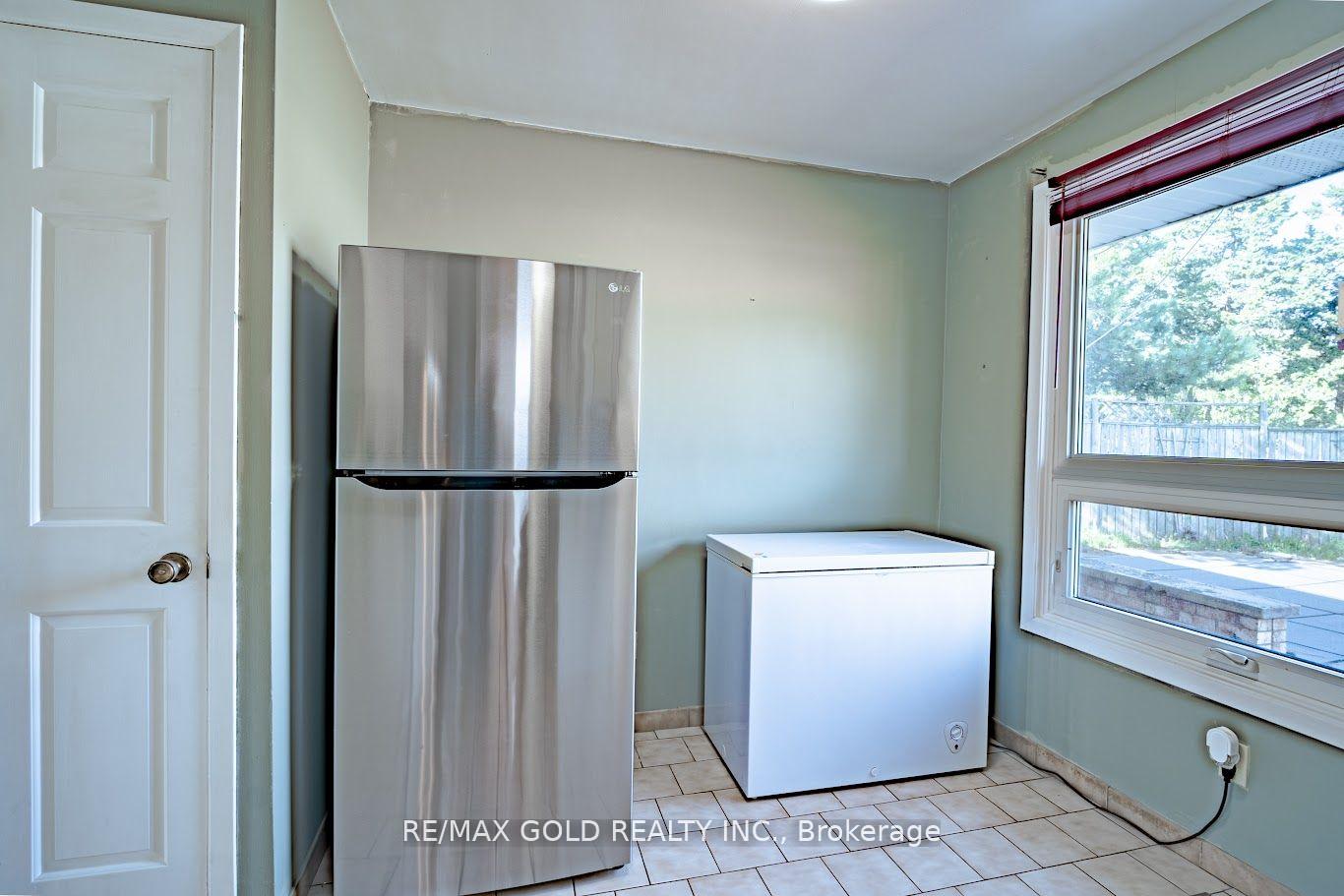 Photo 11 of 2860 Henley Avenue, Niagara Falls, Church's Lane — HOMEH