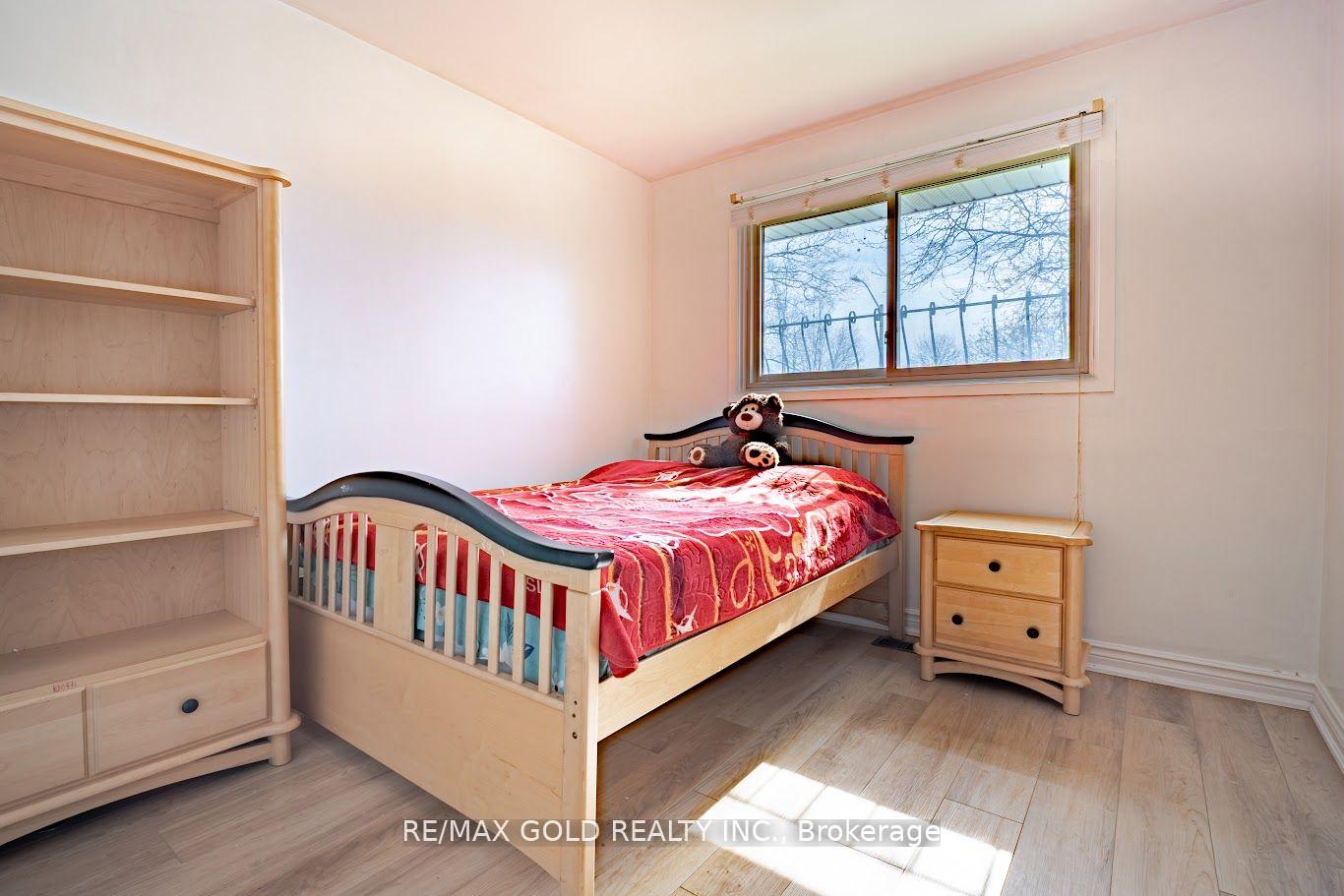 Photo 19 of 2860 Henley Avenue, Niagara Falls, Church's Lane — HOMEH