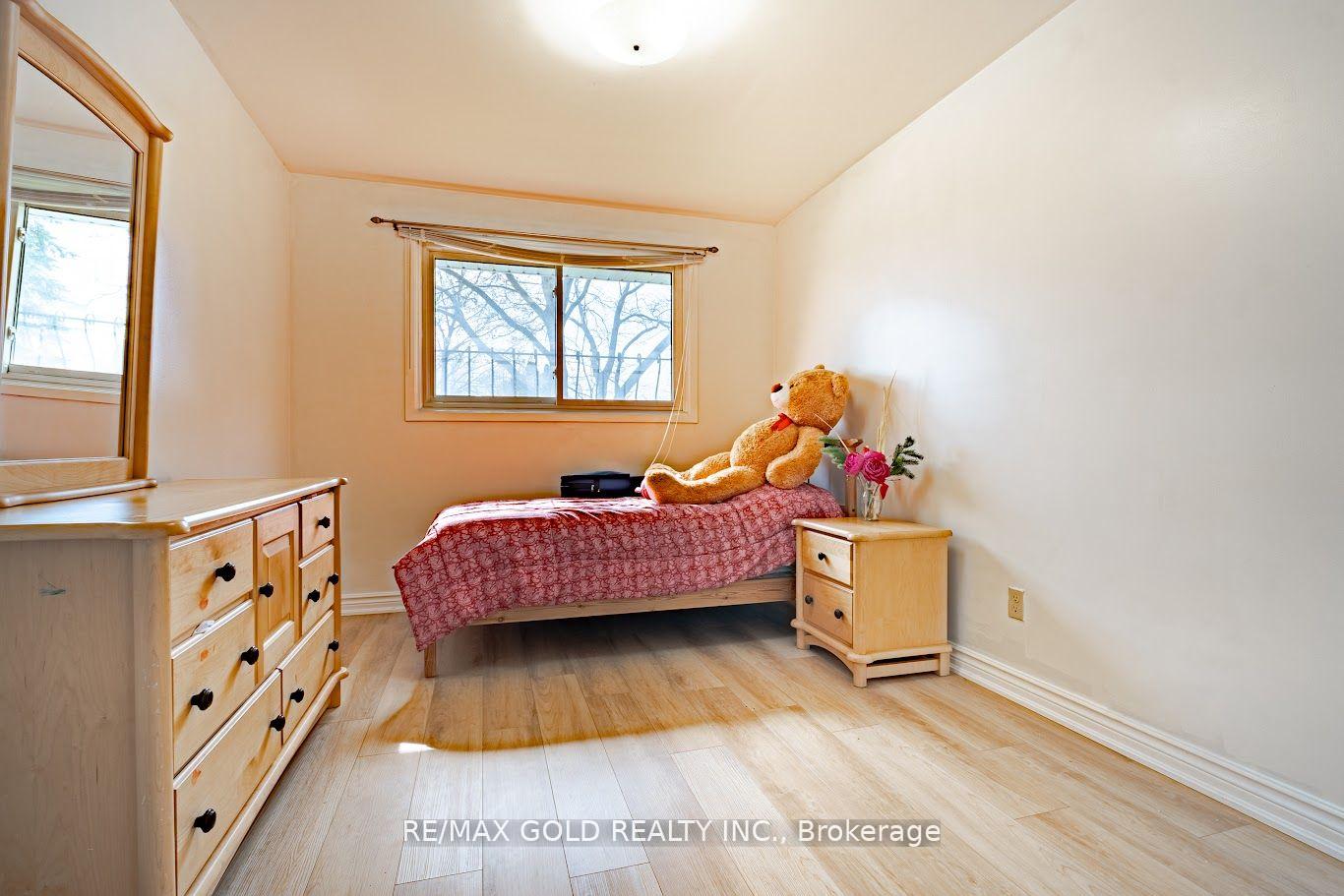 Photo 20 of 2860 Henley Avenue, Niagara Falls, Church's Lane — HOMEH