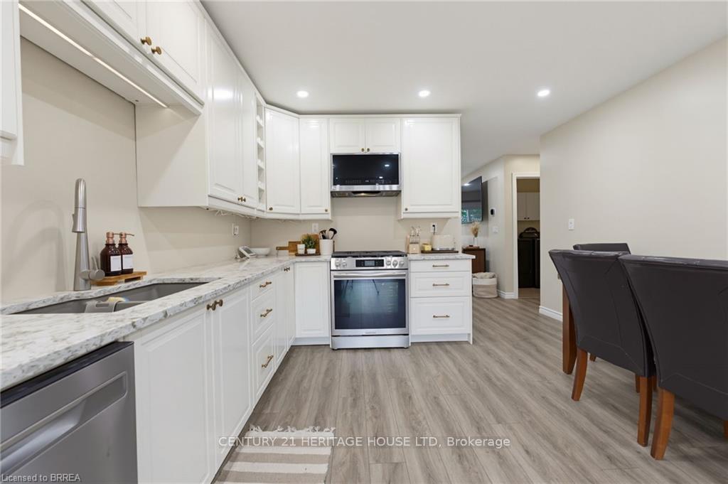 Photo 4 of 125 Whitlaw Way, Brant, Paris — HOMEH