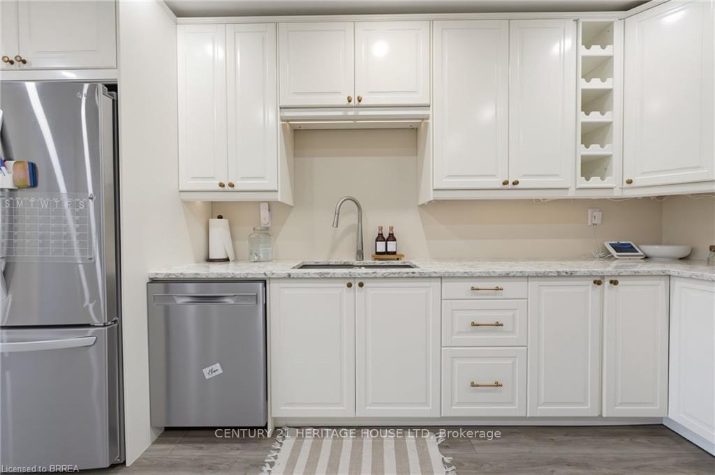 Photo 5 of 125 Whitlaw Way, Brant, Paris — HOMEH