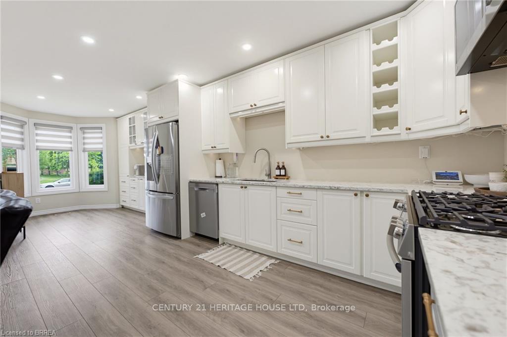 Photo 6 of 125 Whitlaw Way, Brant, Paris — HOMEH