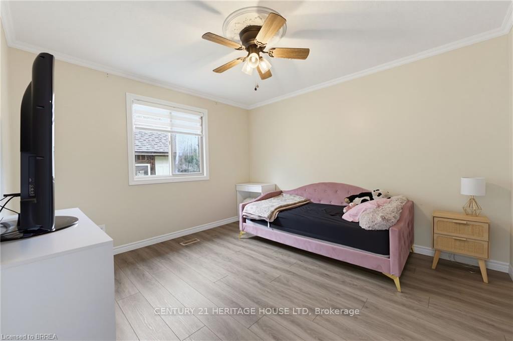 Photo 10 of 125 Whitlaw Way, Brant, Paris — HOMEH
