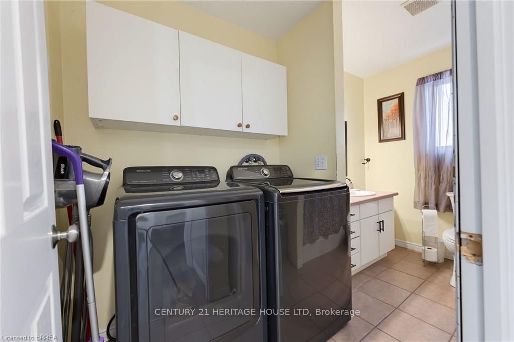 Photo 11 of 125 Whitlaw Way, Brant, Paris — HOMEH