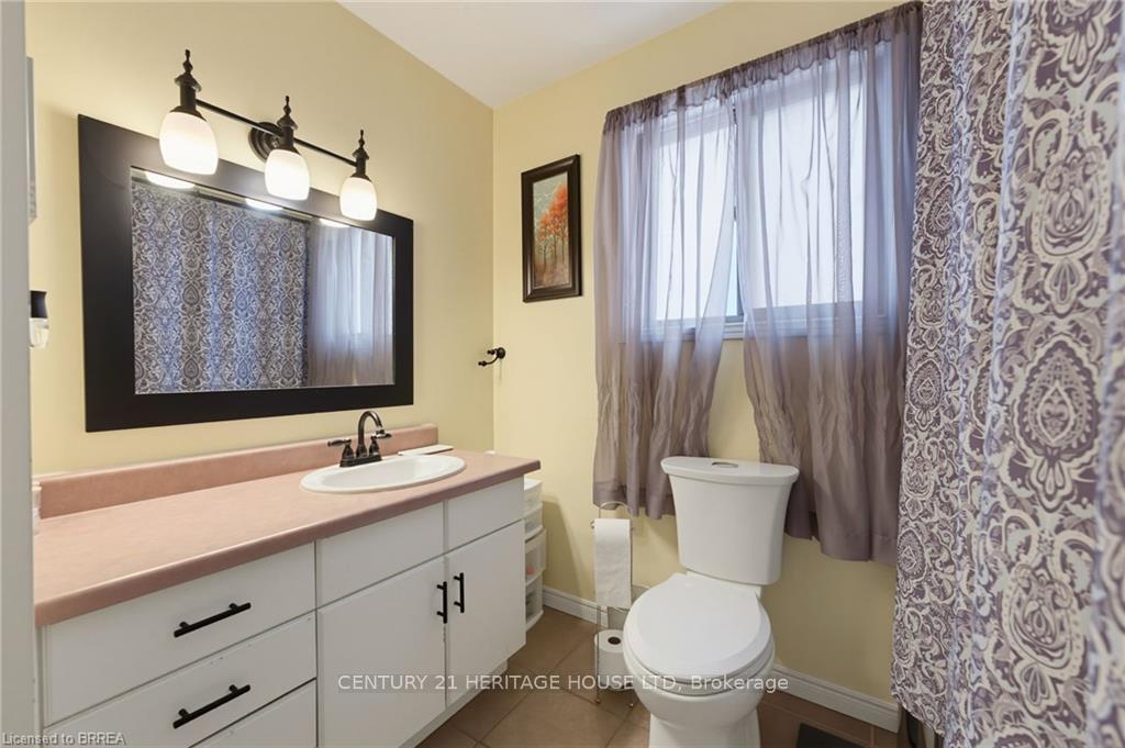 Photo 12 of 125 Whitlaw Way, Brant, Paris — HOMEH