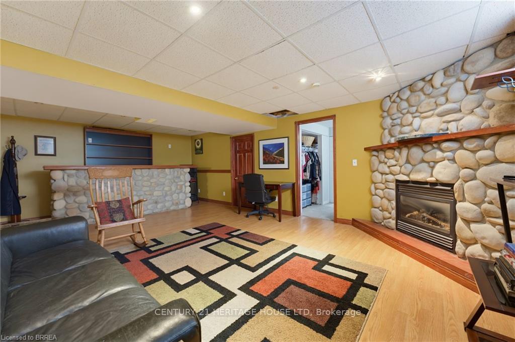 Photo 13 of 125 Whitlaw Way, Brant, Paris — HOMEH